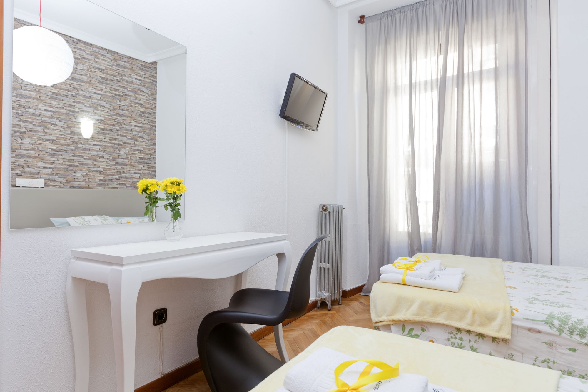 Фото Hostal Hispano Gran Vía