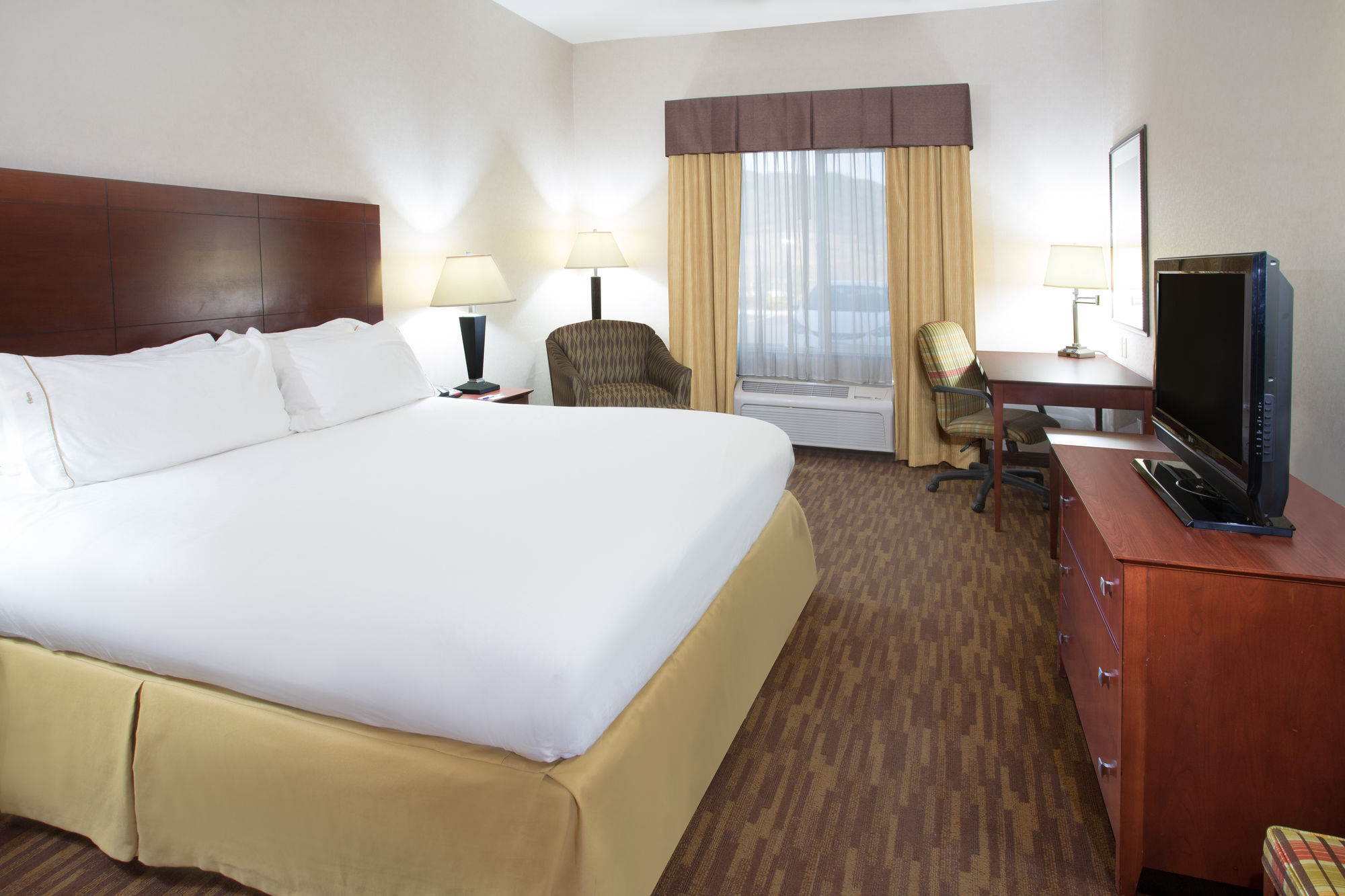 Фото Holiday Inn Express Yreka-Shasta Area, an Ihg Hotel