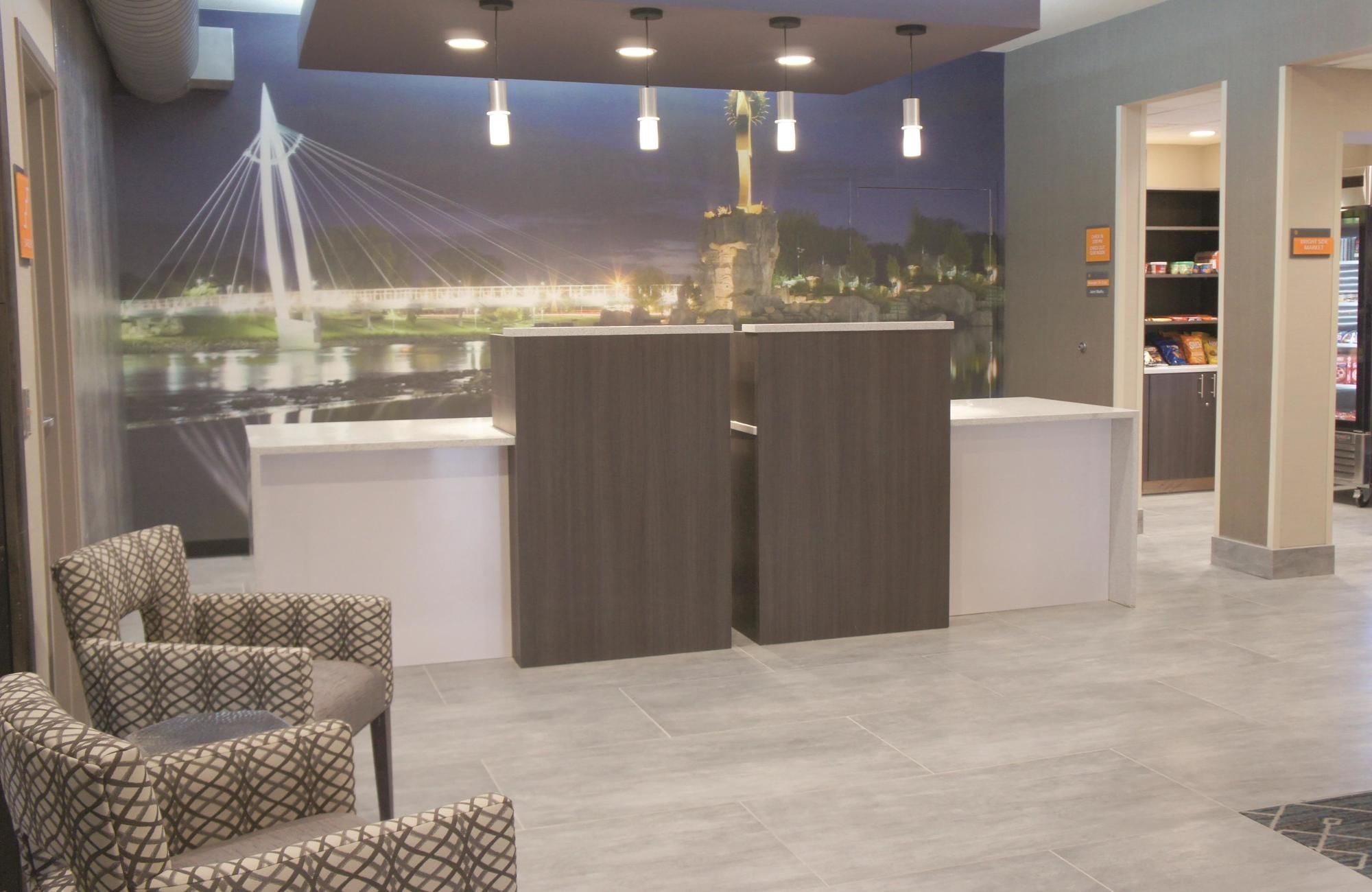 Фото La Quinta Inn & Suites by Wyndham Wichita Airport