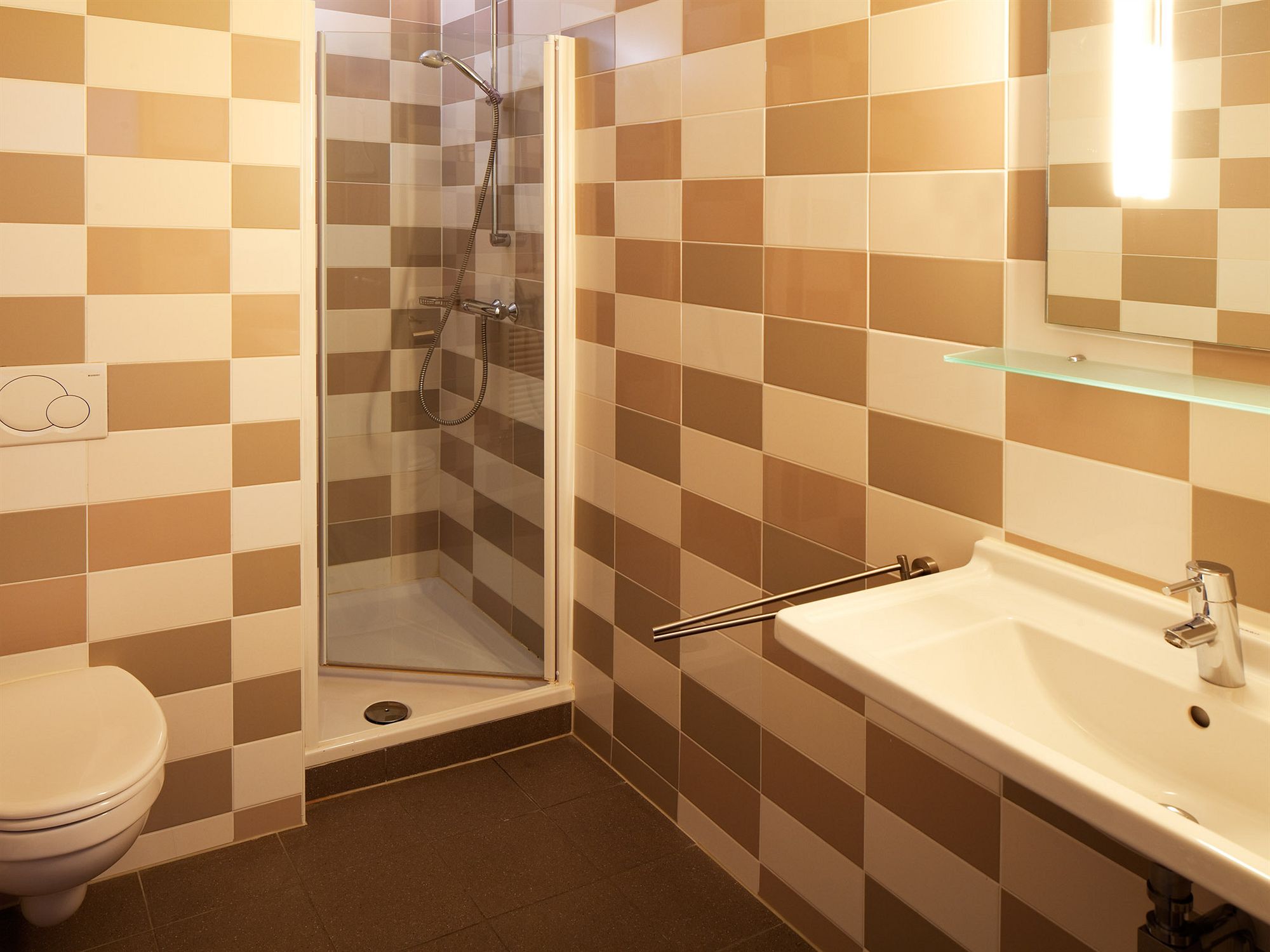 Фото The Happy Traveler