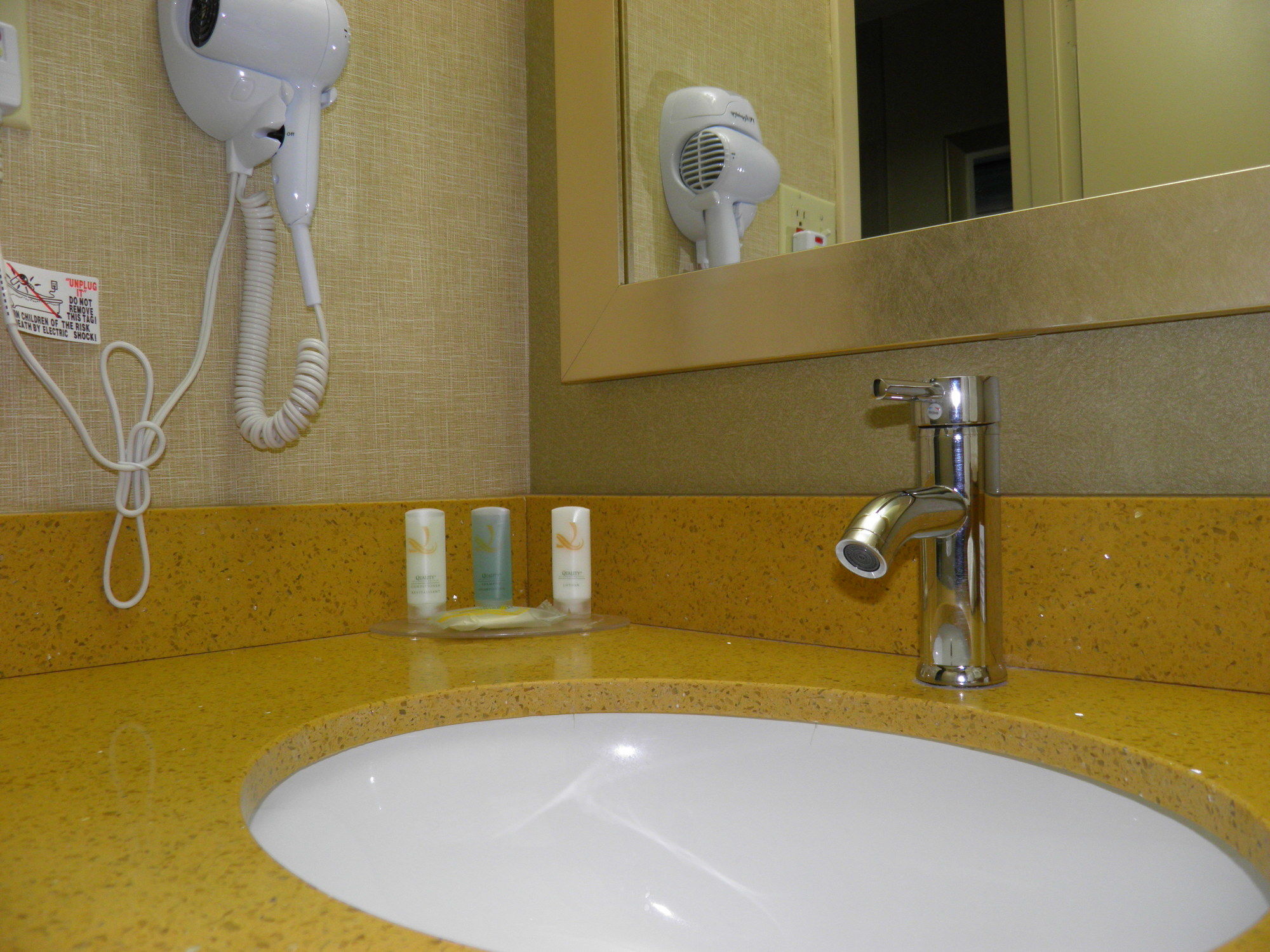 Фото Quality Inn & Suites Downtown