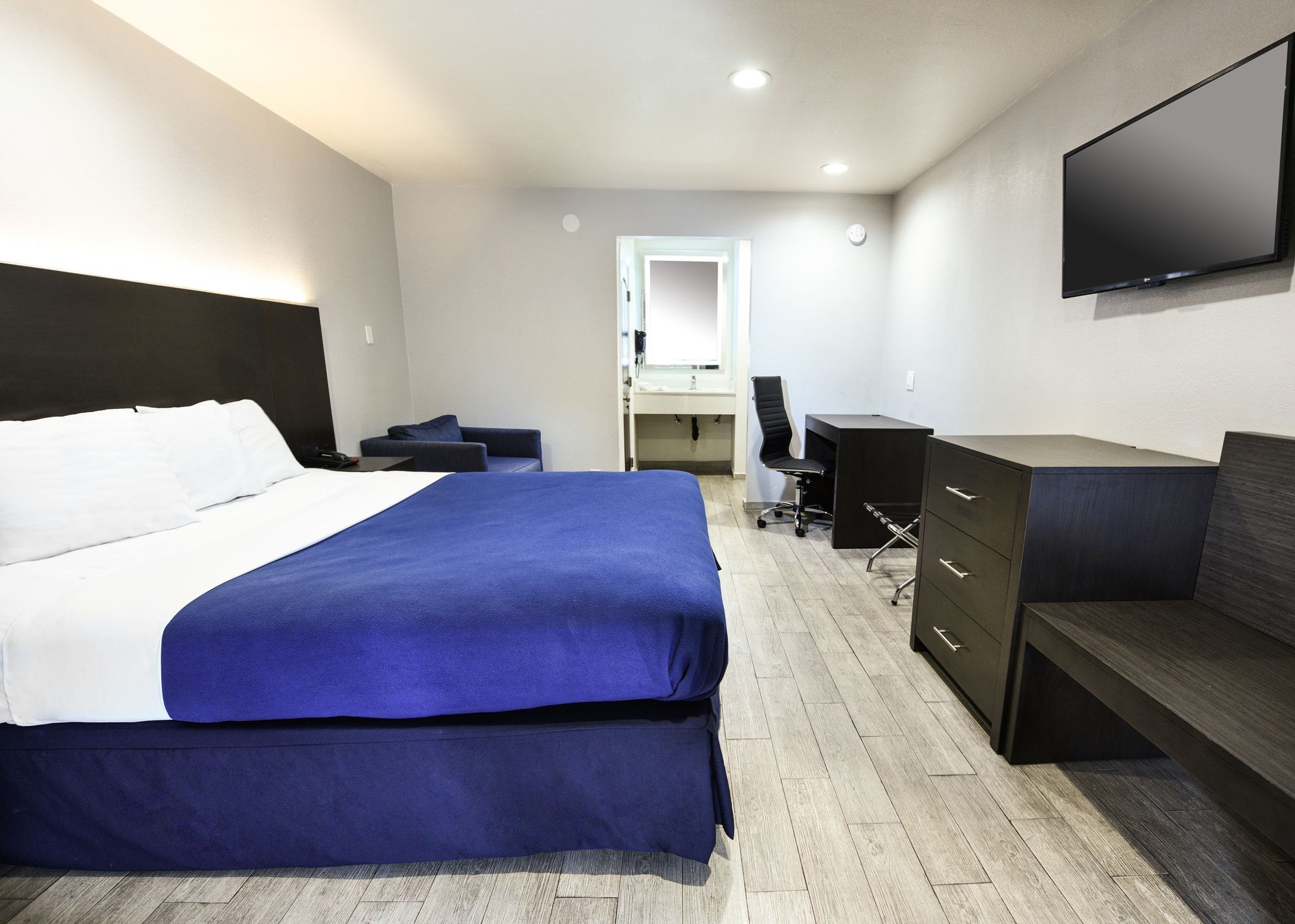 Фото Hollywood Inn Express Lax