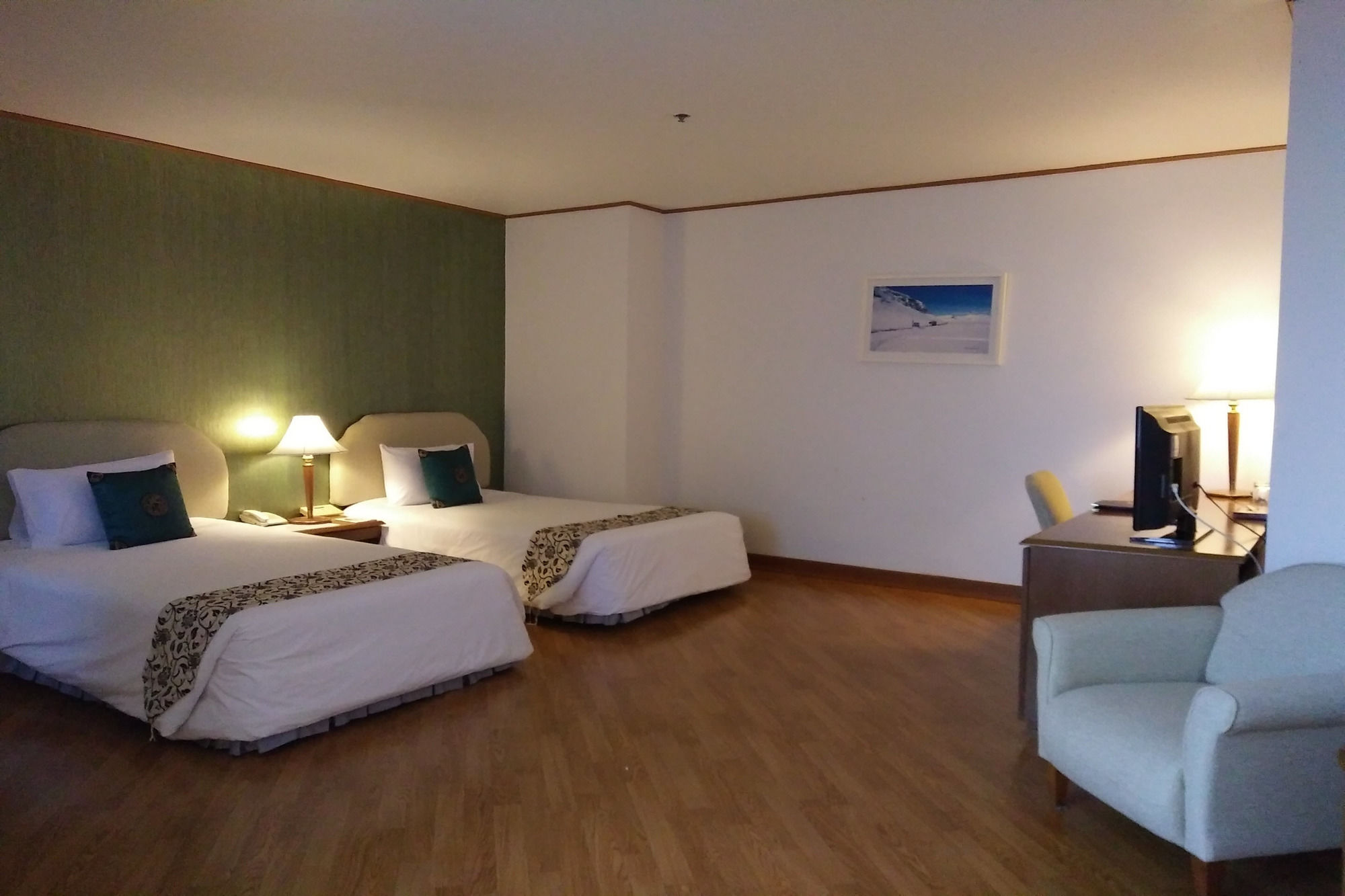 Фото Thumrin Thana Hotel