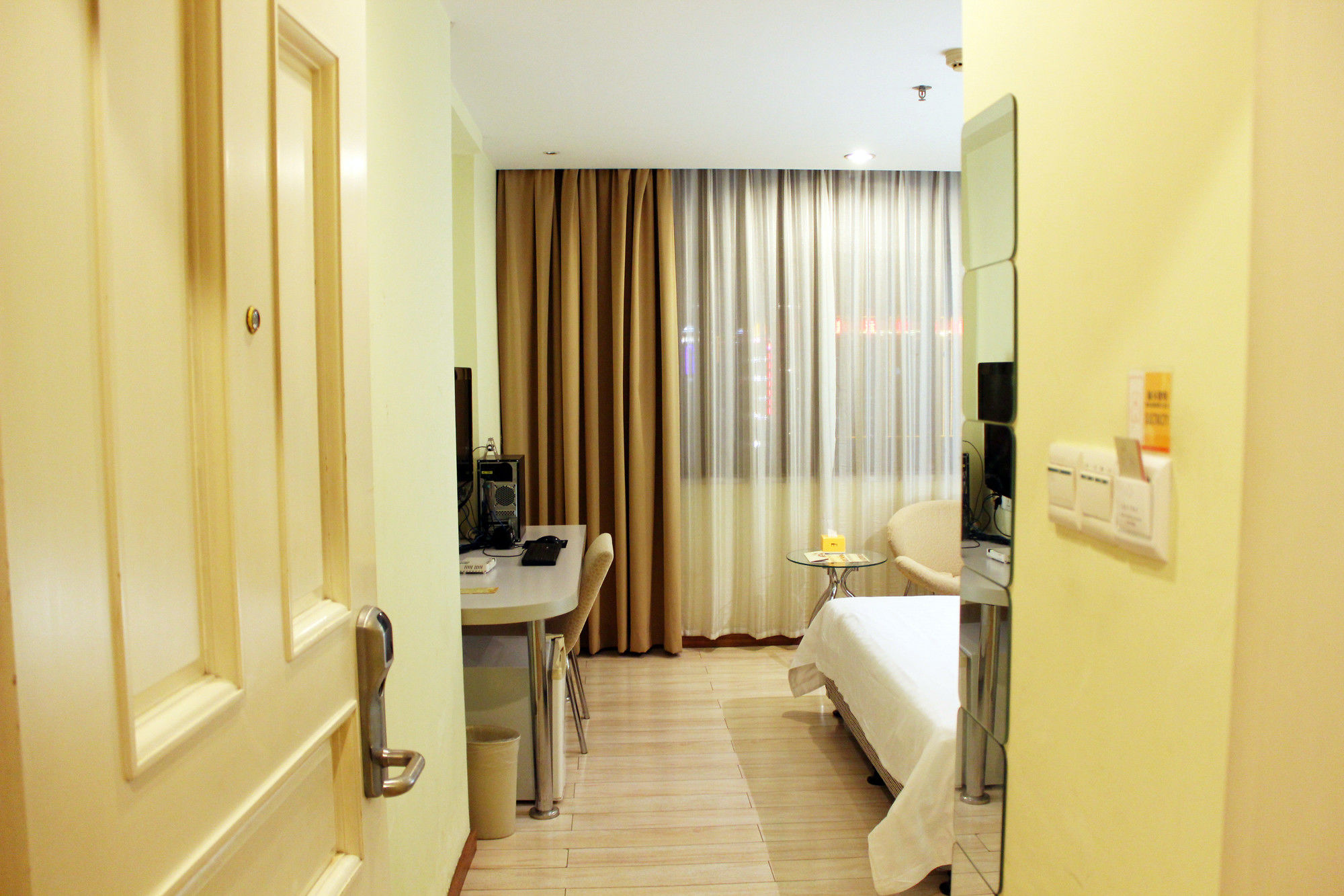 Фото Green Oasis Hotel