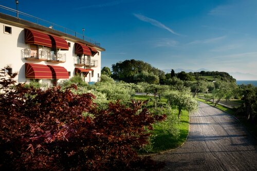 Гостиница Hotel Mon Repos в Сирмионе
