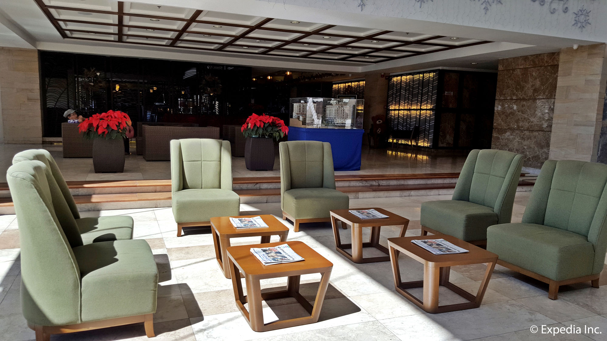 Фото Newtown Plaza Hotel