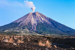 Gunung Semeru 3676 meters (East Java, Taman Nasional Bromo Tengger Semeru), volcano