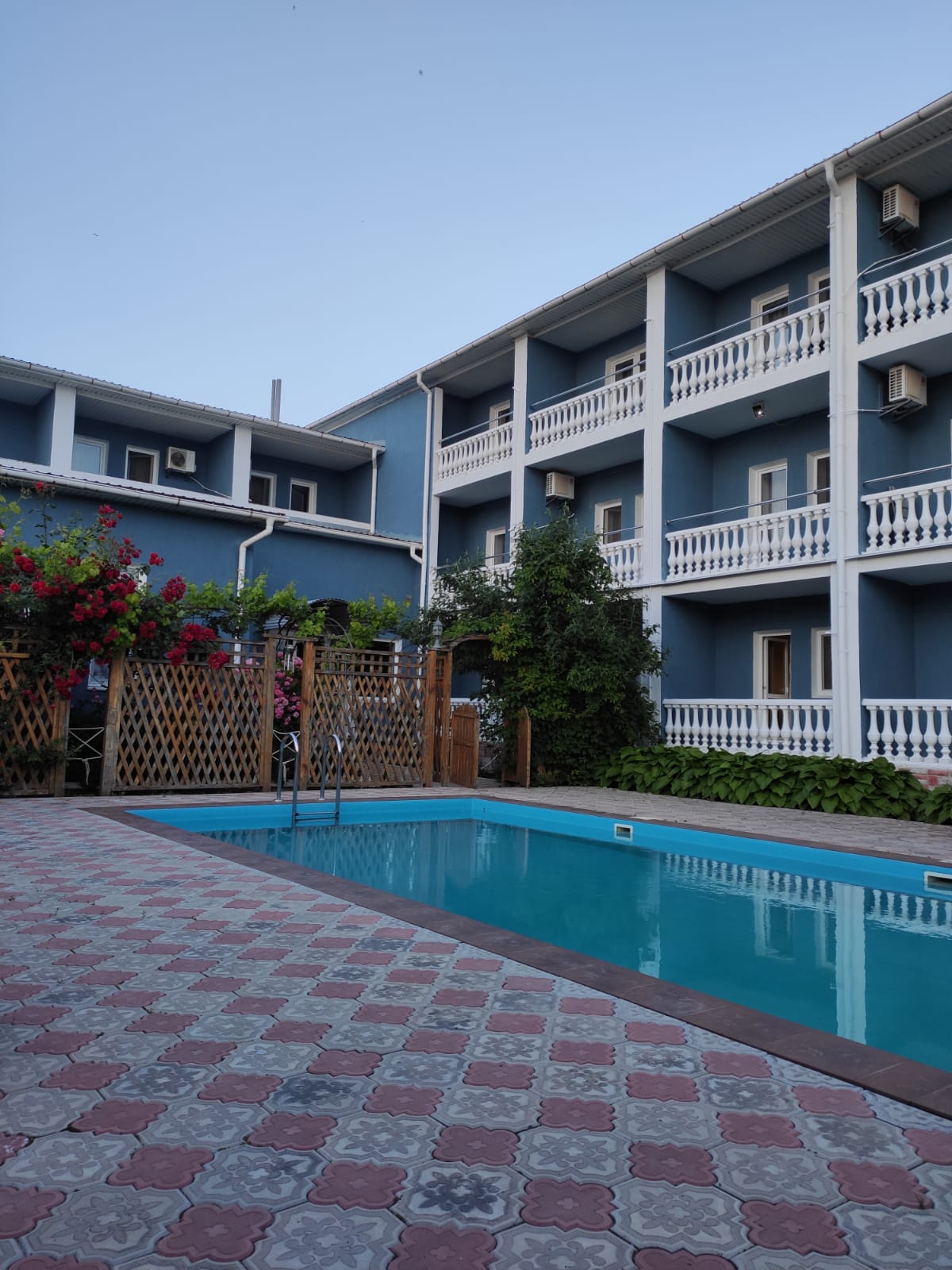 Фото отеля 1