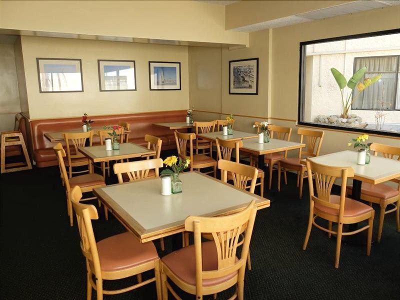 Фото Jolly Roger Hotel