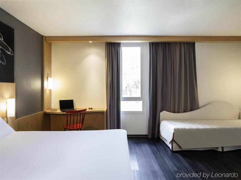 Фото Ibis Paris Meudon Velizy