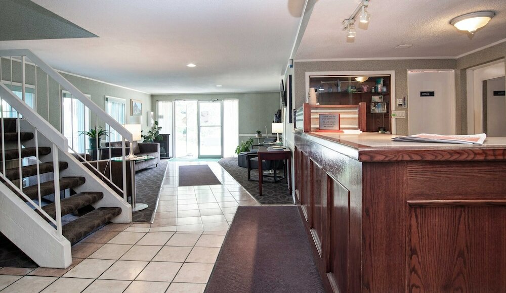 Фото Sandman Inn Cache Creek