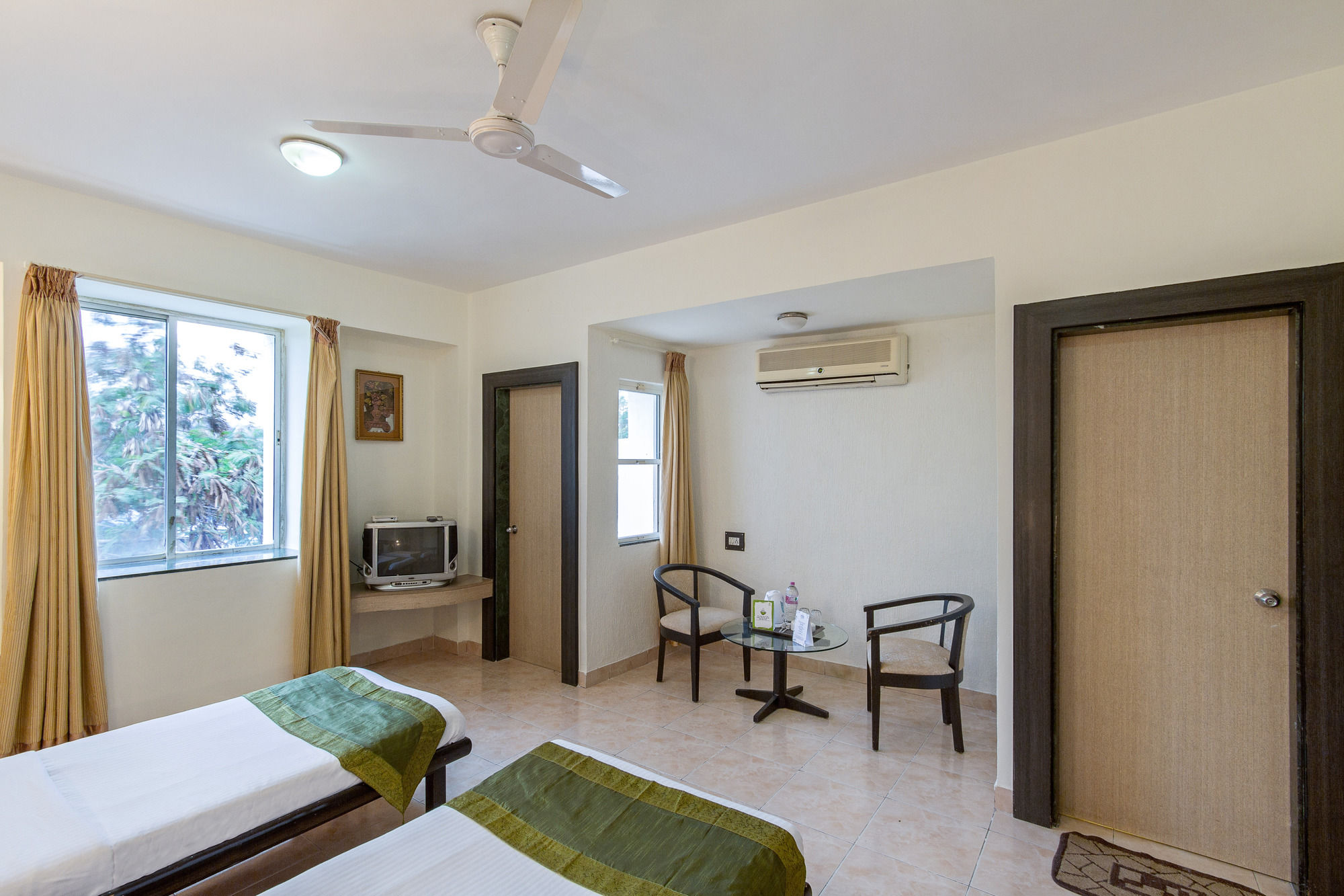 Фото Treebo Trend Niraali Executive