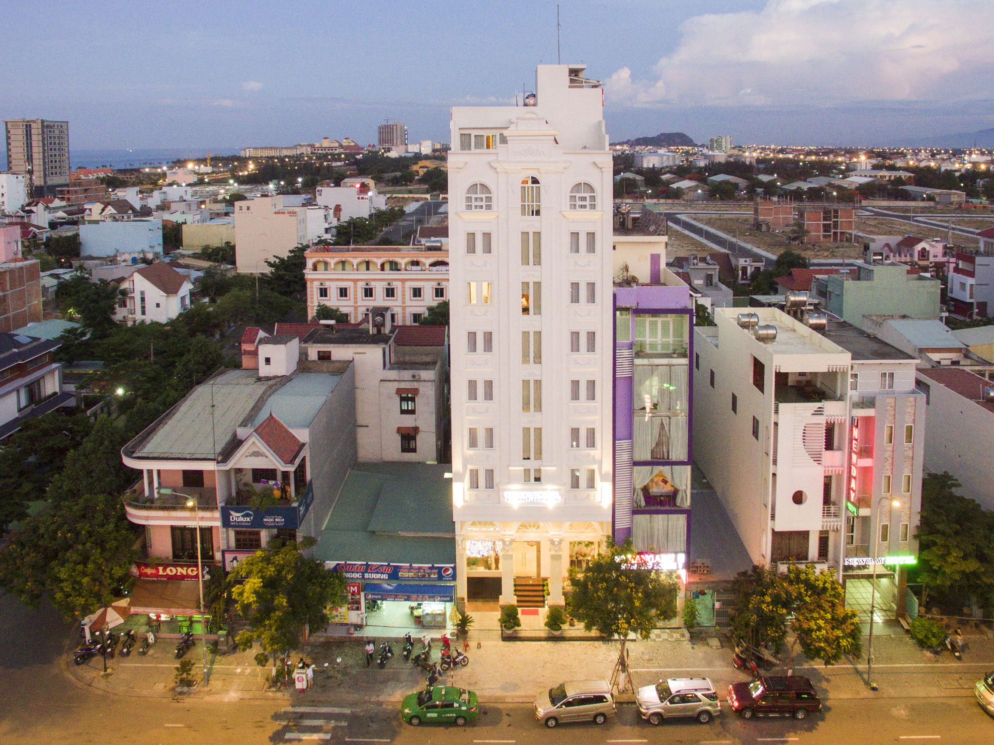 Фото Titan Hotel