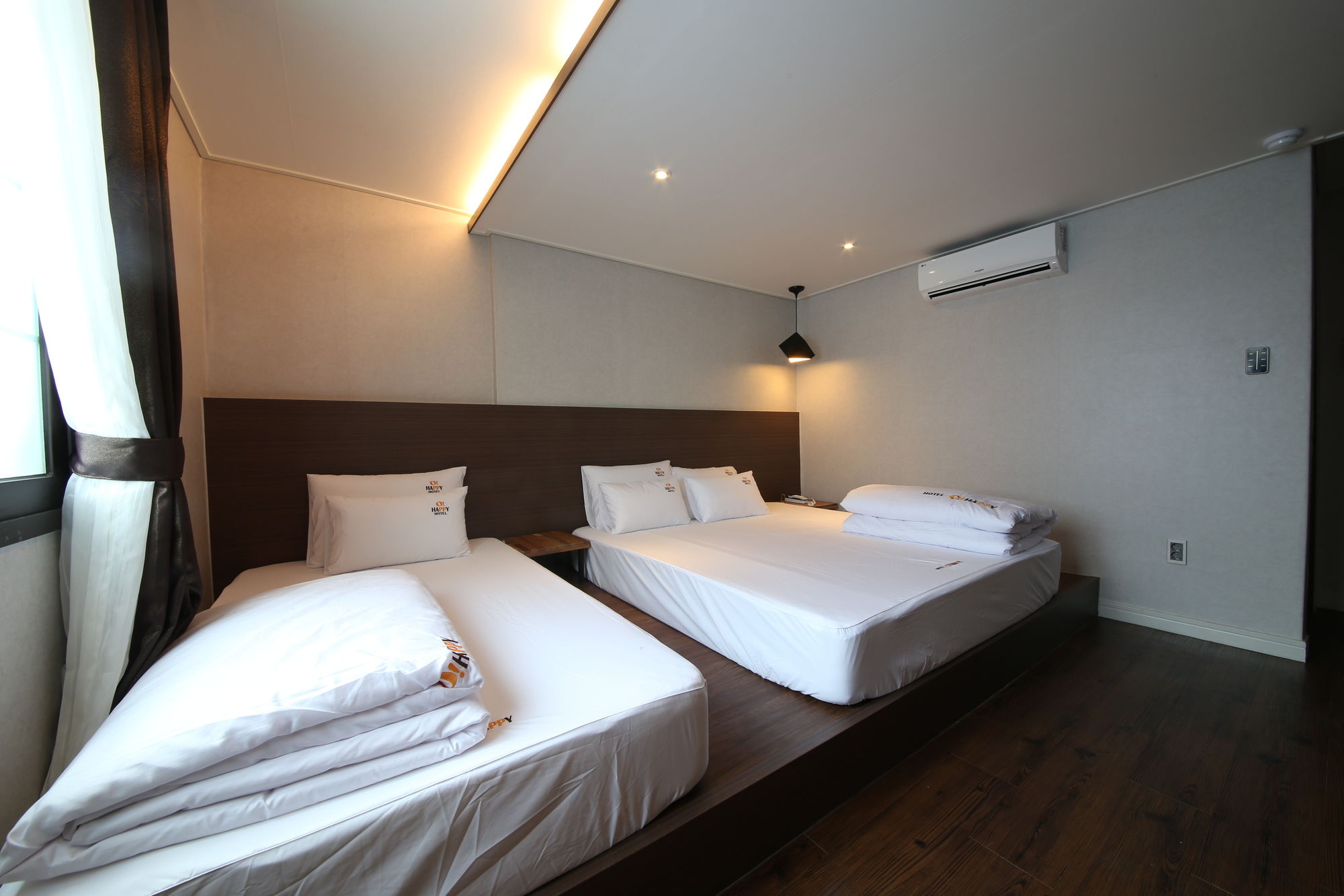 Фото The Stone Bridge Hotel