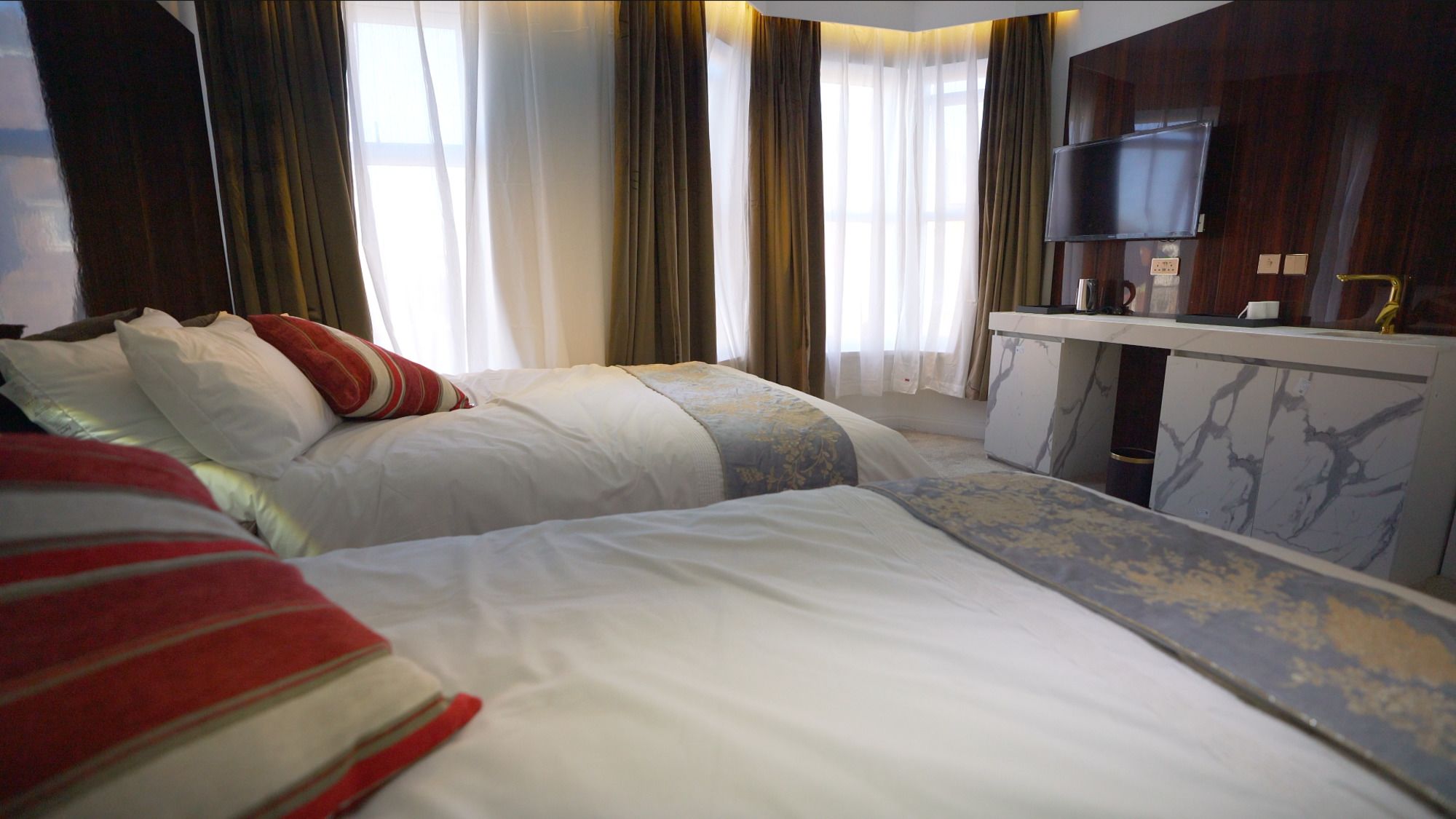 Фото DJ Suites Blackpool