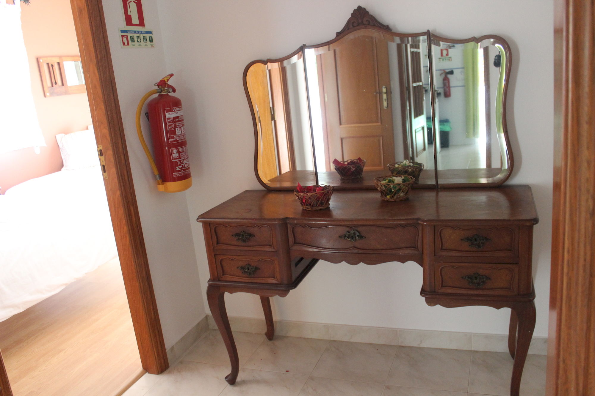 Фото Хостел Ericeira Chill Hill Hostel & Private Rooms