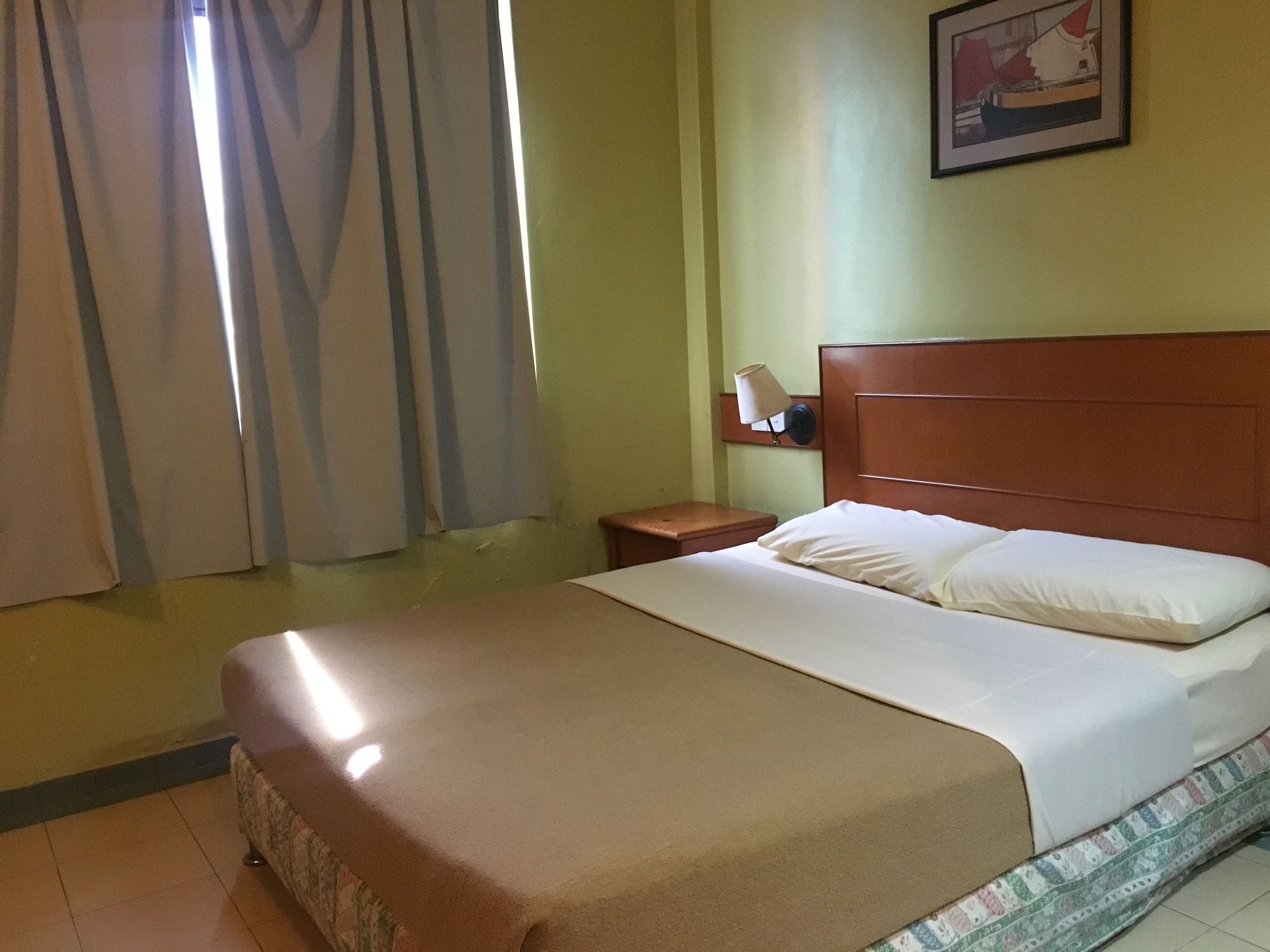 Фото Oyo 764 Hotel Famous Inn