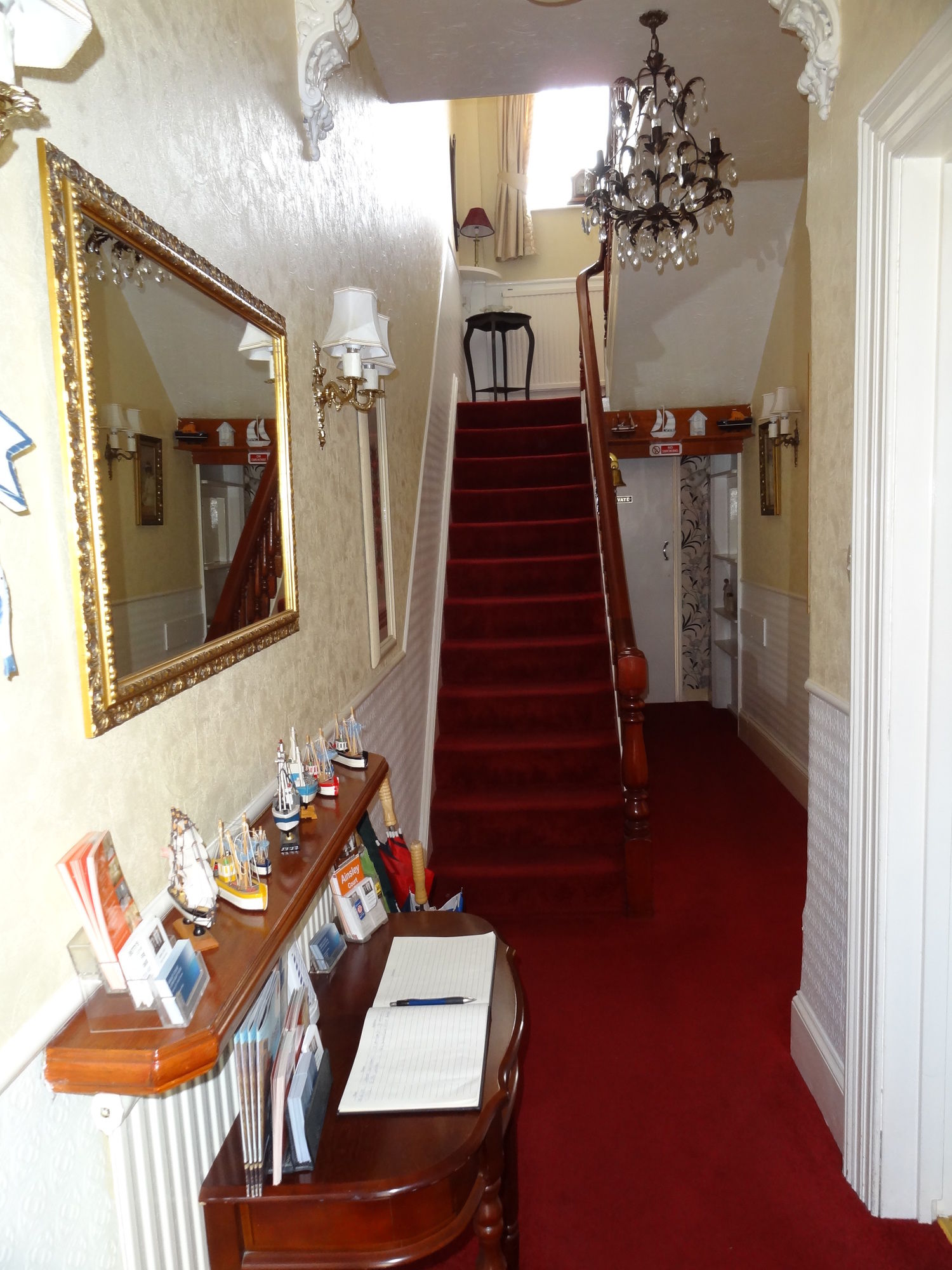 Фото Ainsley Court Guest House