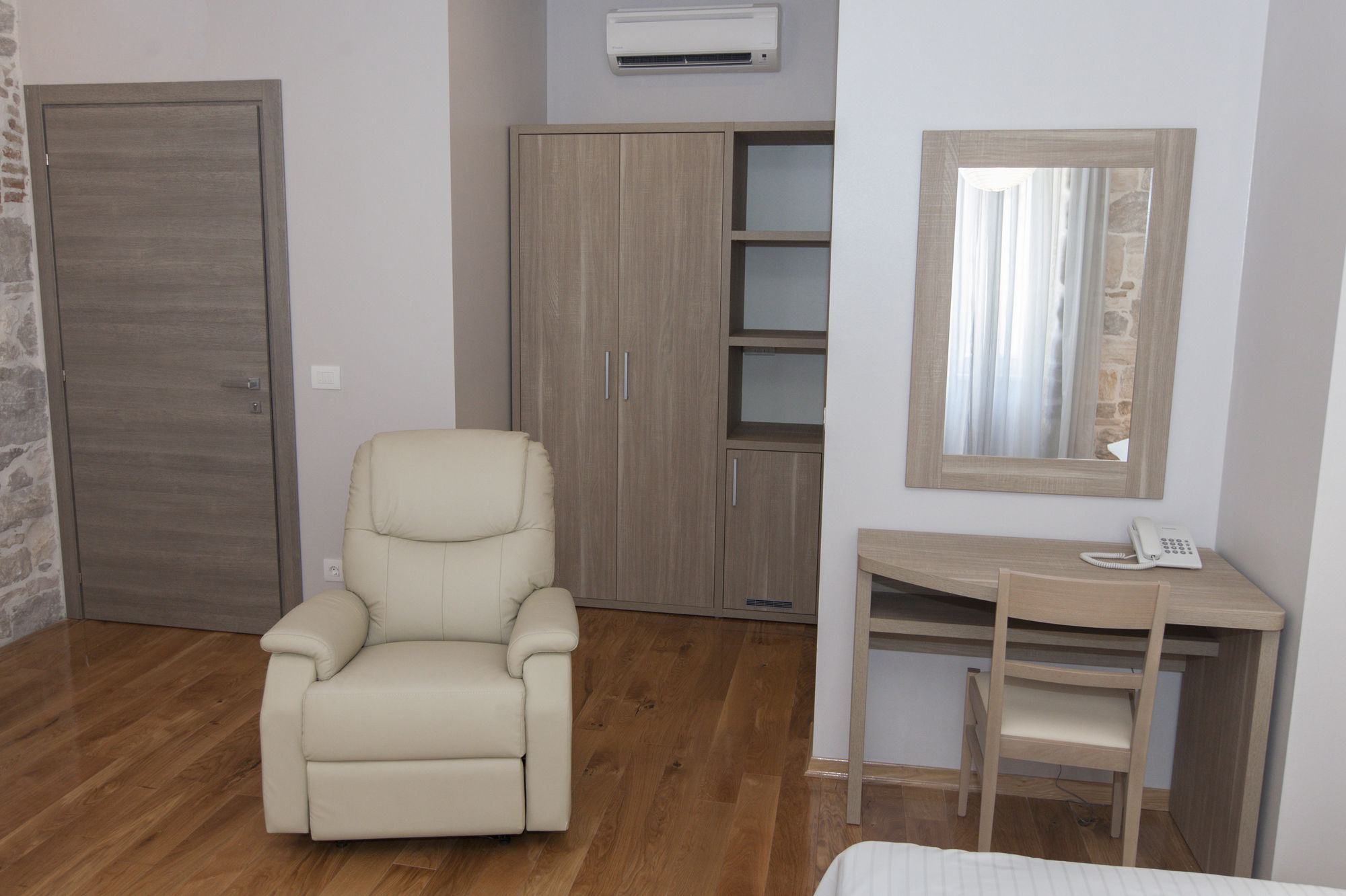 Фото Tifani Luxury Rooms 2