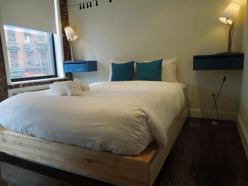 Фото East Village Hotel