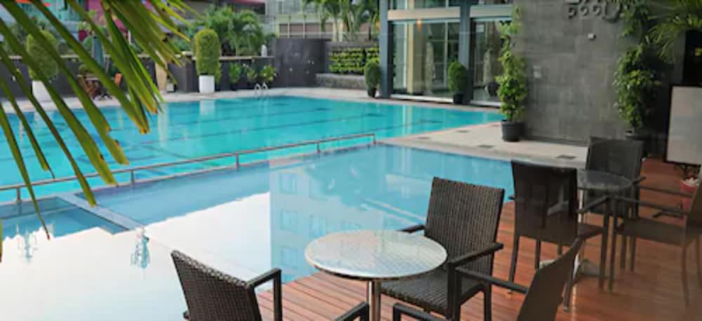 Фото Grage Hotel Cirebon