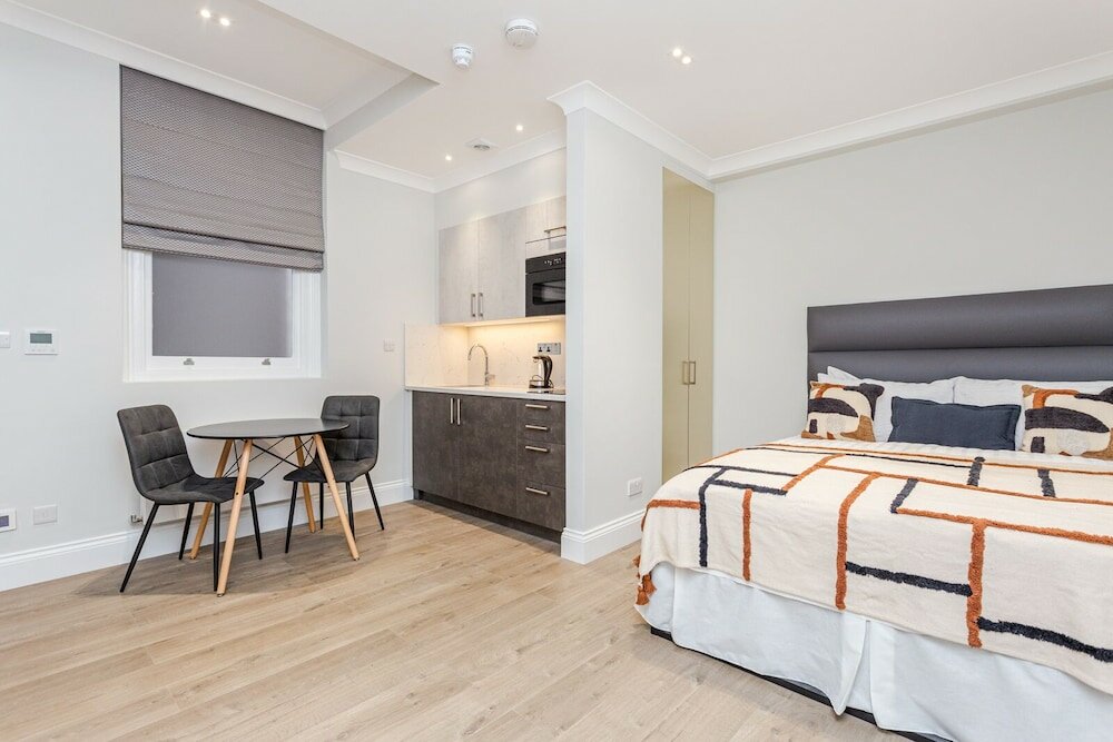 Фото Alexander Apartments