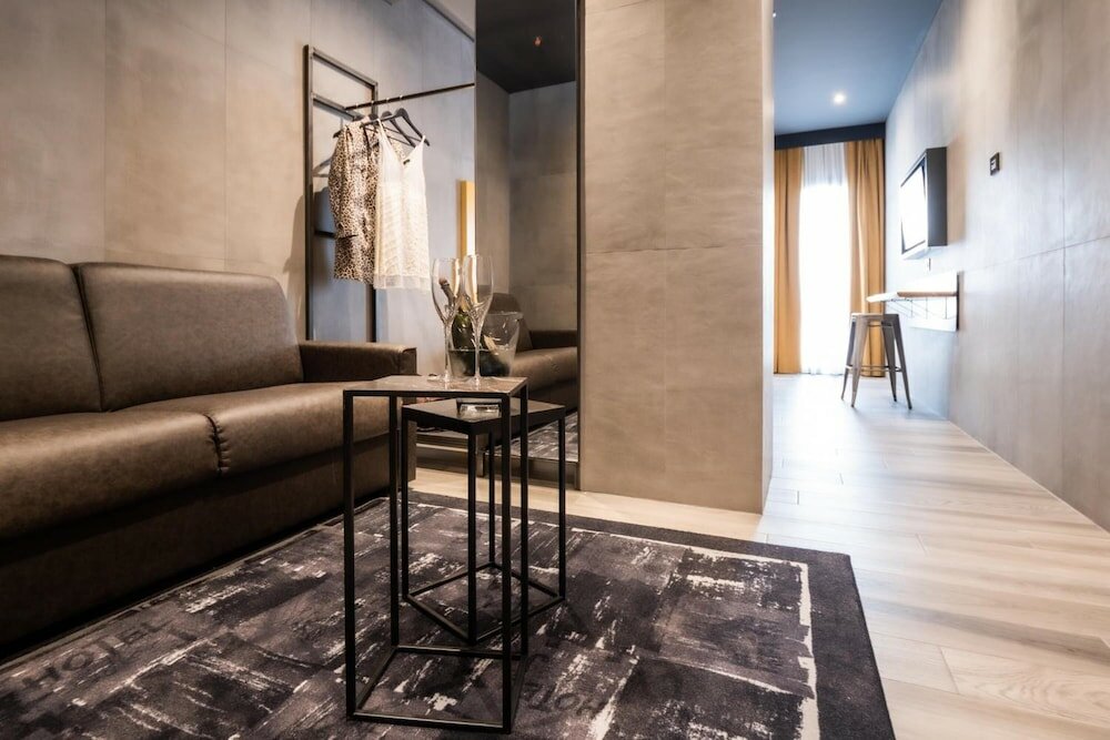 Фото J24 Hotel Milano