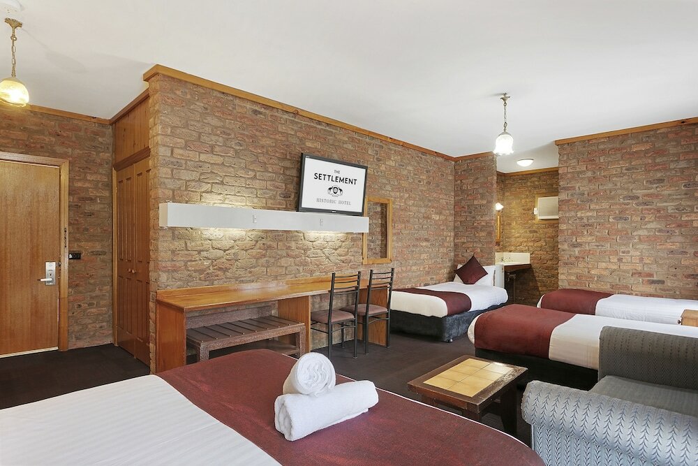 Фото The Settlement Historic Hotel
