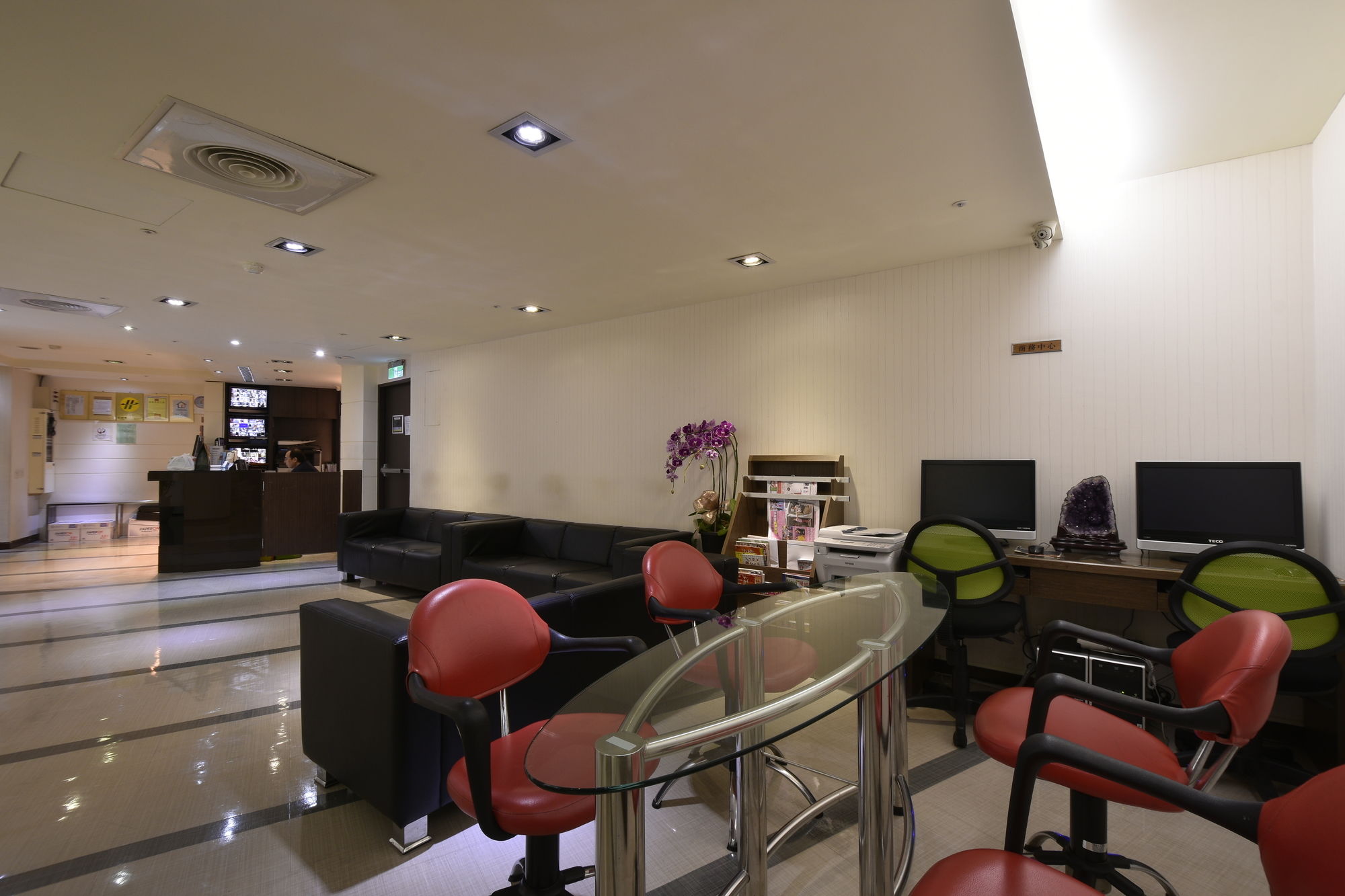 Фото New World Hotel