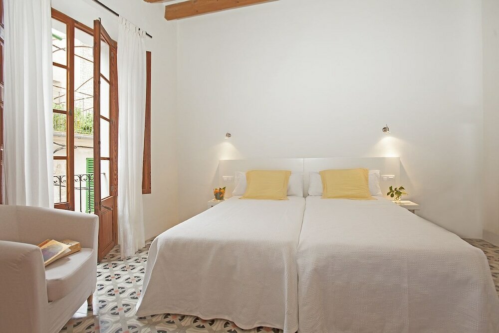 Фото Fornalutx Petit Hotel