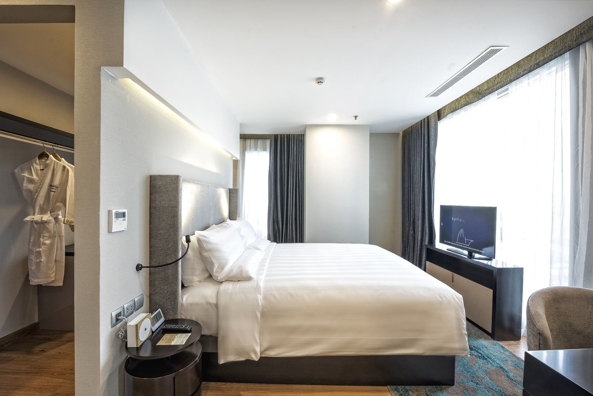 Фото Novotel Suites Hanoi