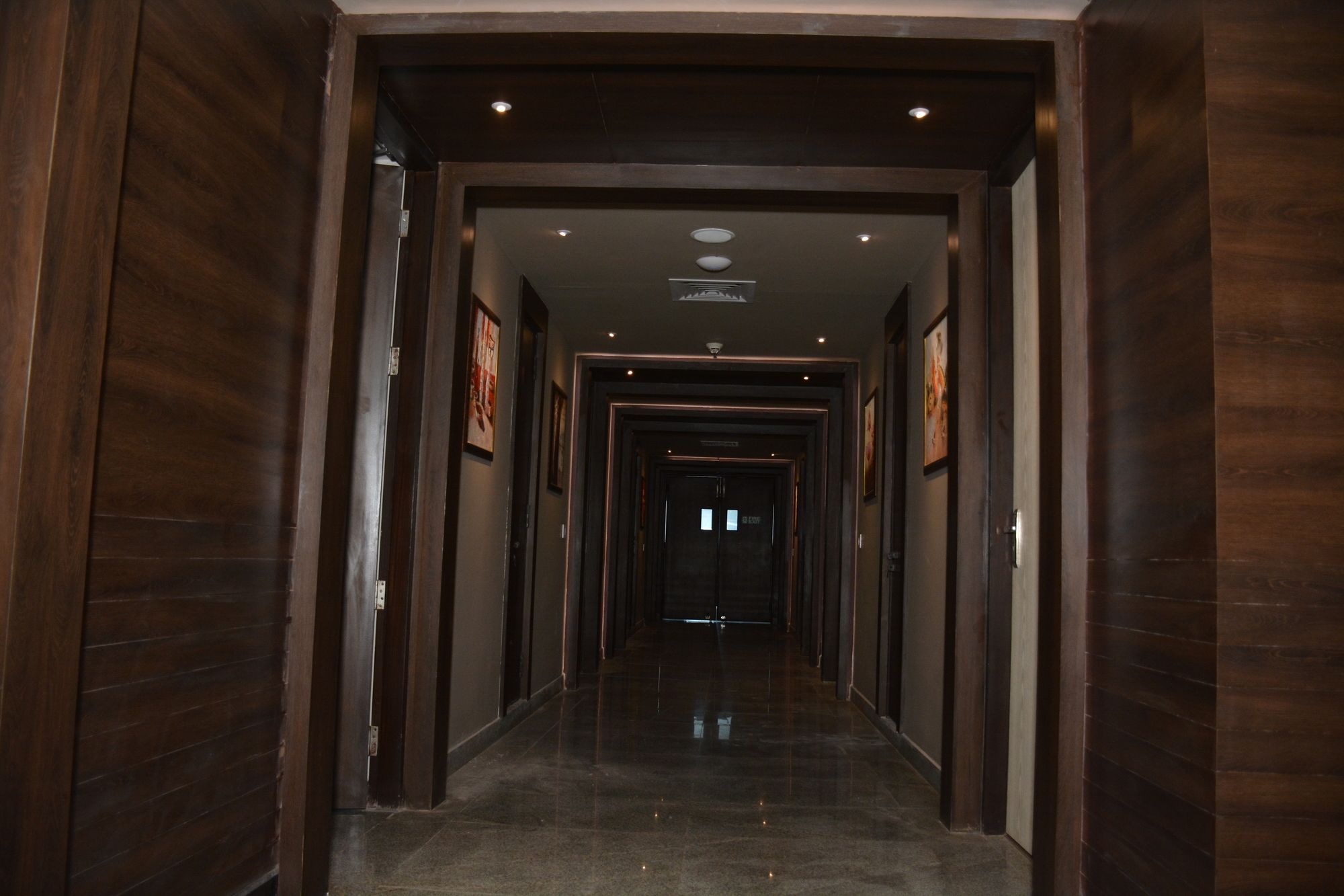 Фото Hide Away Suites