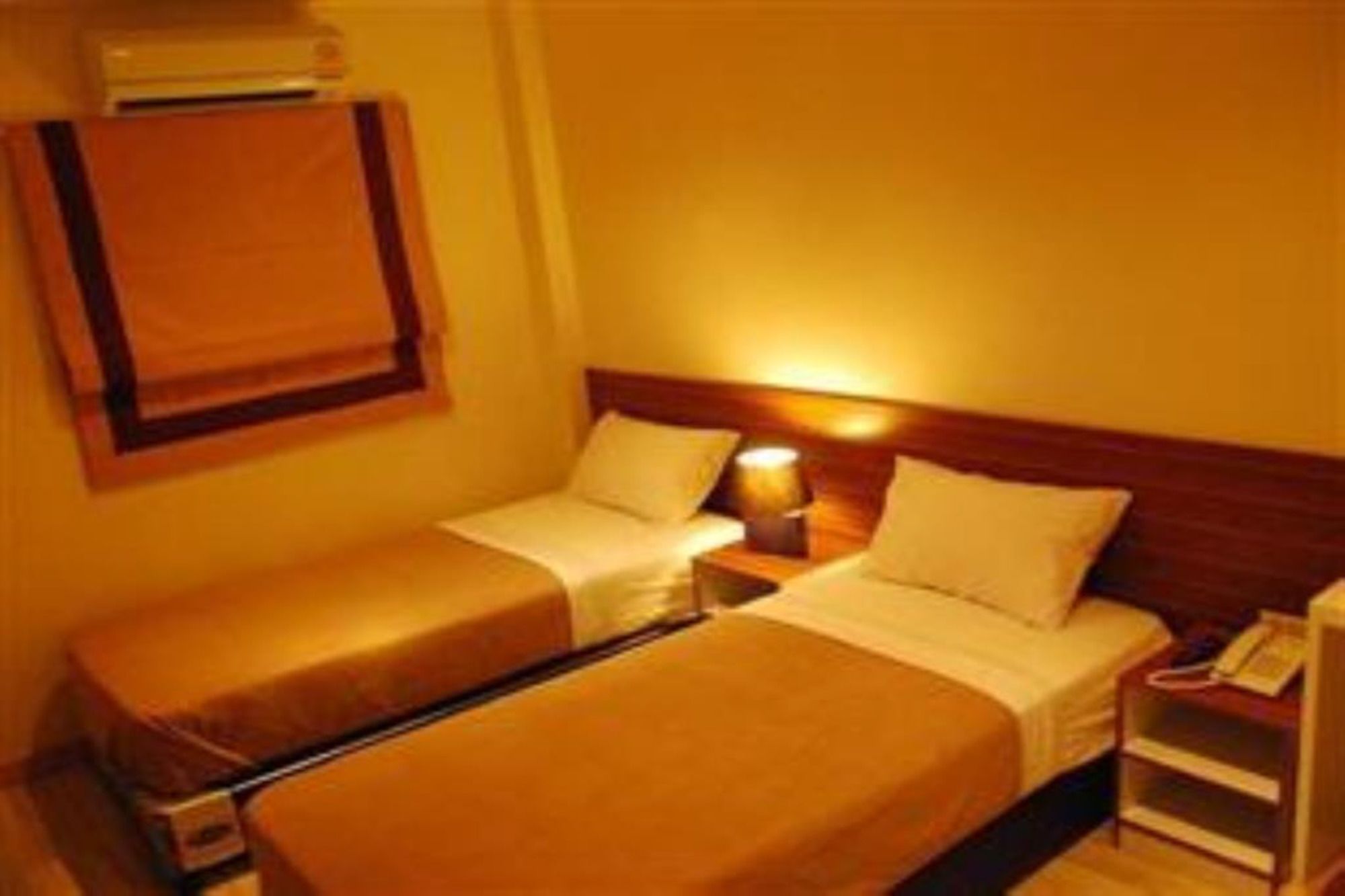 Фото White House Asoke Sukhumvit 18