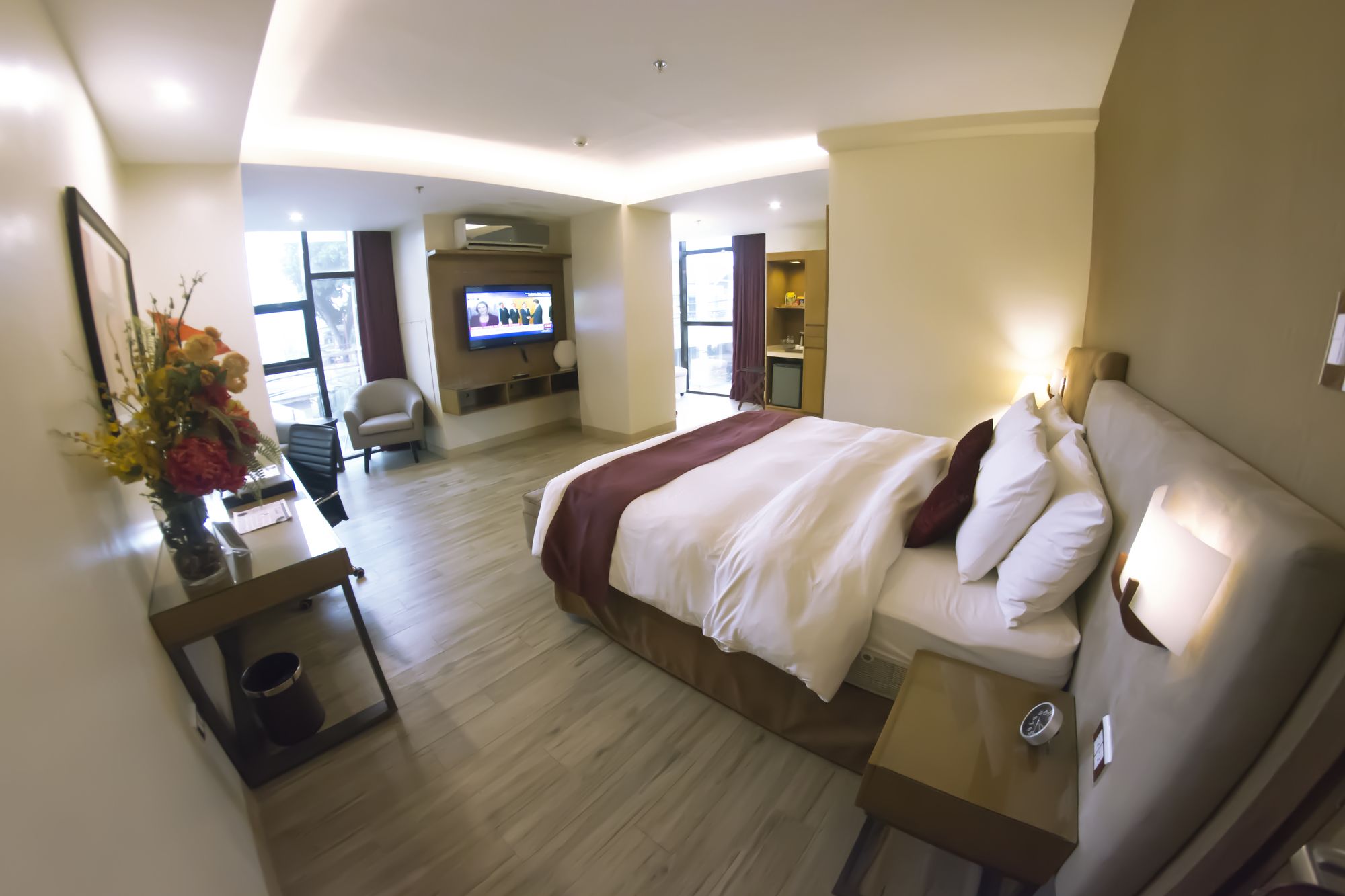 Фото Ironwood Hotel