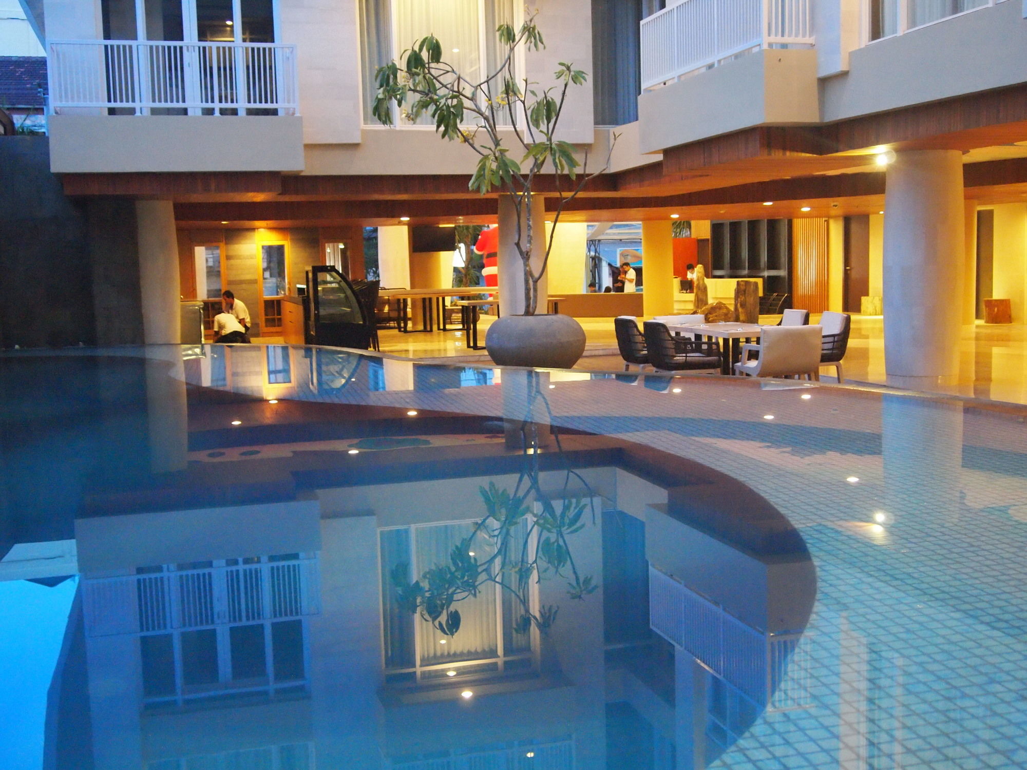 Фото Bedrock Hotel