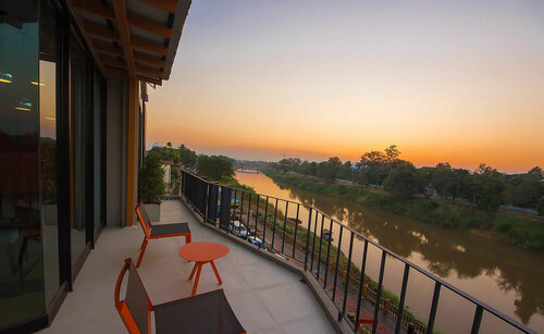 Гостиница Dragon River Avenue Hotel в Пхитсанулоке