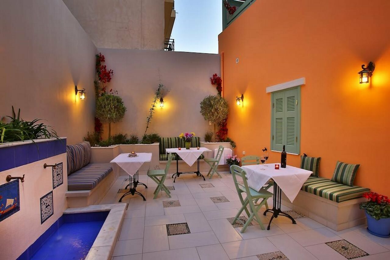 Фото Efchi Suites 1904