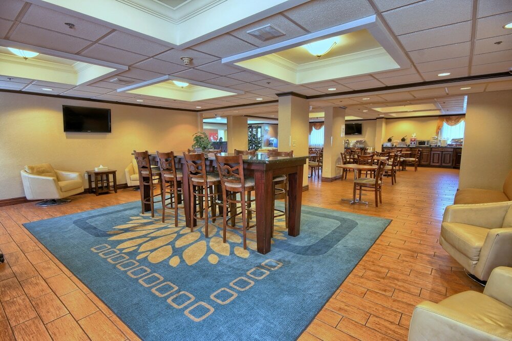 Фото Comfort Inn Near Greenfield Village