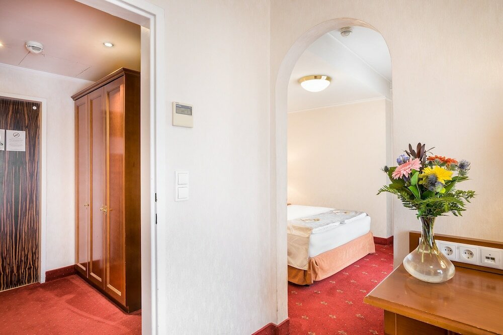 Фото Novum Select Hotel Prinz Eugen Wien