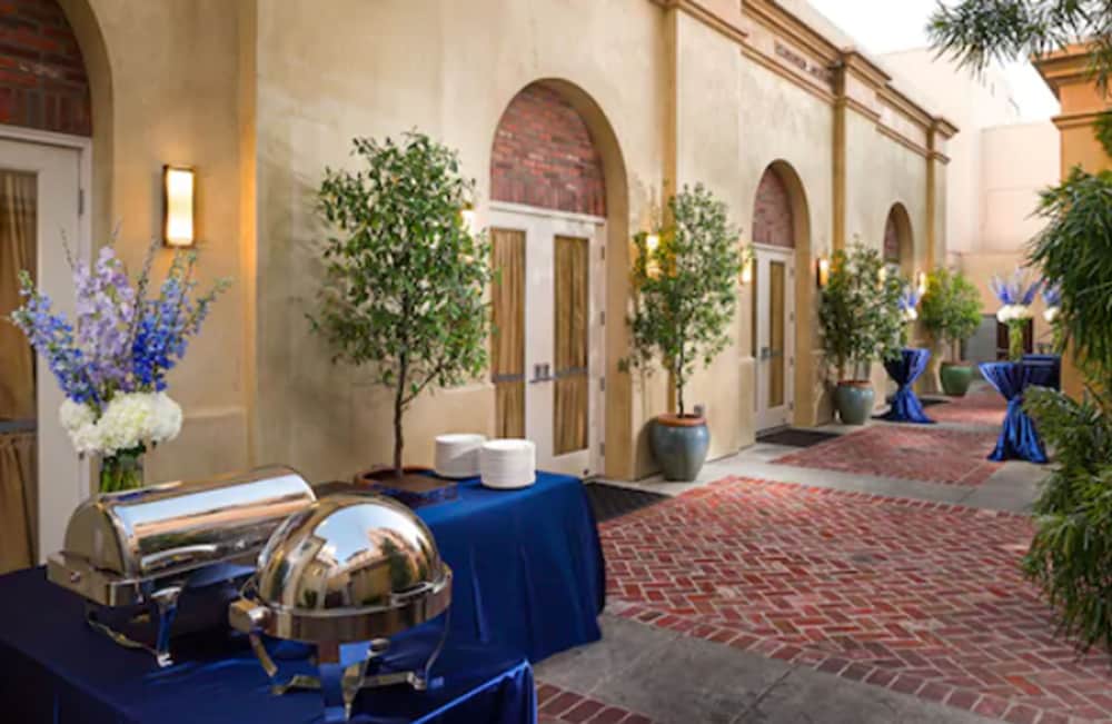 Фото Hotel Shattuck Plaza