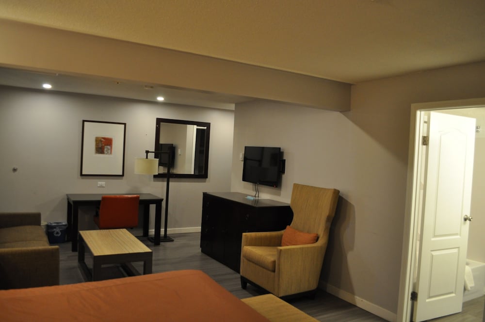 Фото Travelodge by Wyndham Langley City