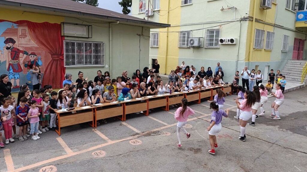 Primary school Vasif Cinar Primary School, Izmir, photo