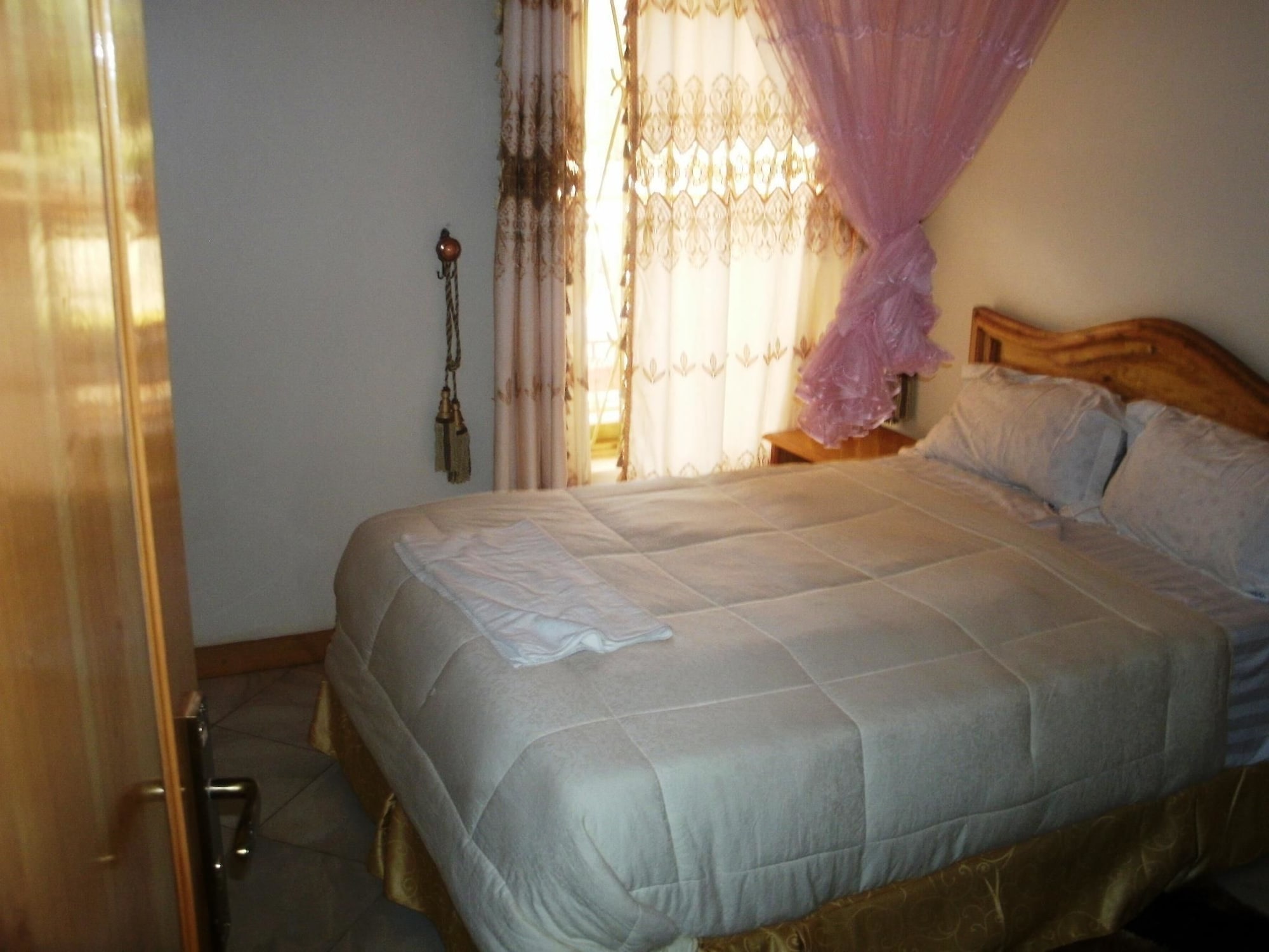 Фото Capricon Executive Hotel