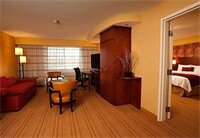 Фото Courtyard Milwaukee Airport