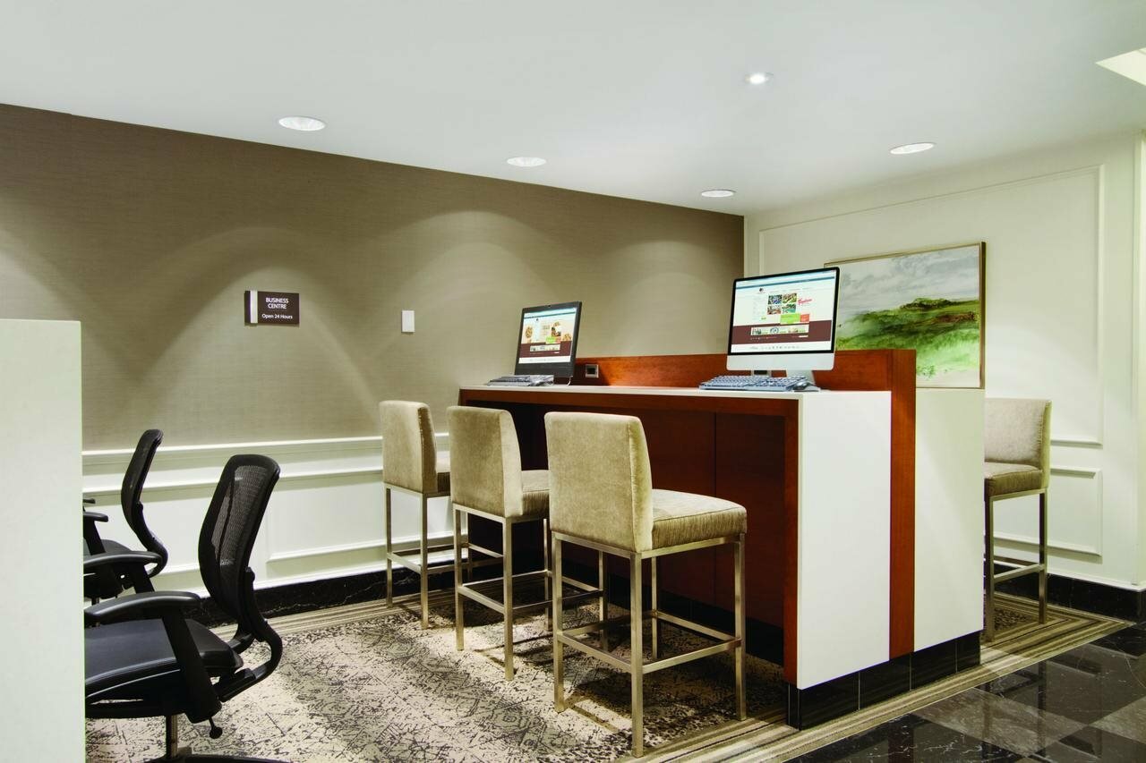Фото DoubleTree by Hilton Hotel Toronto Downtown