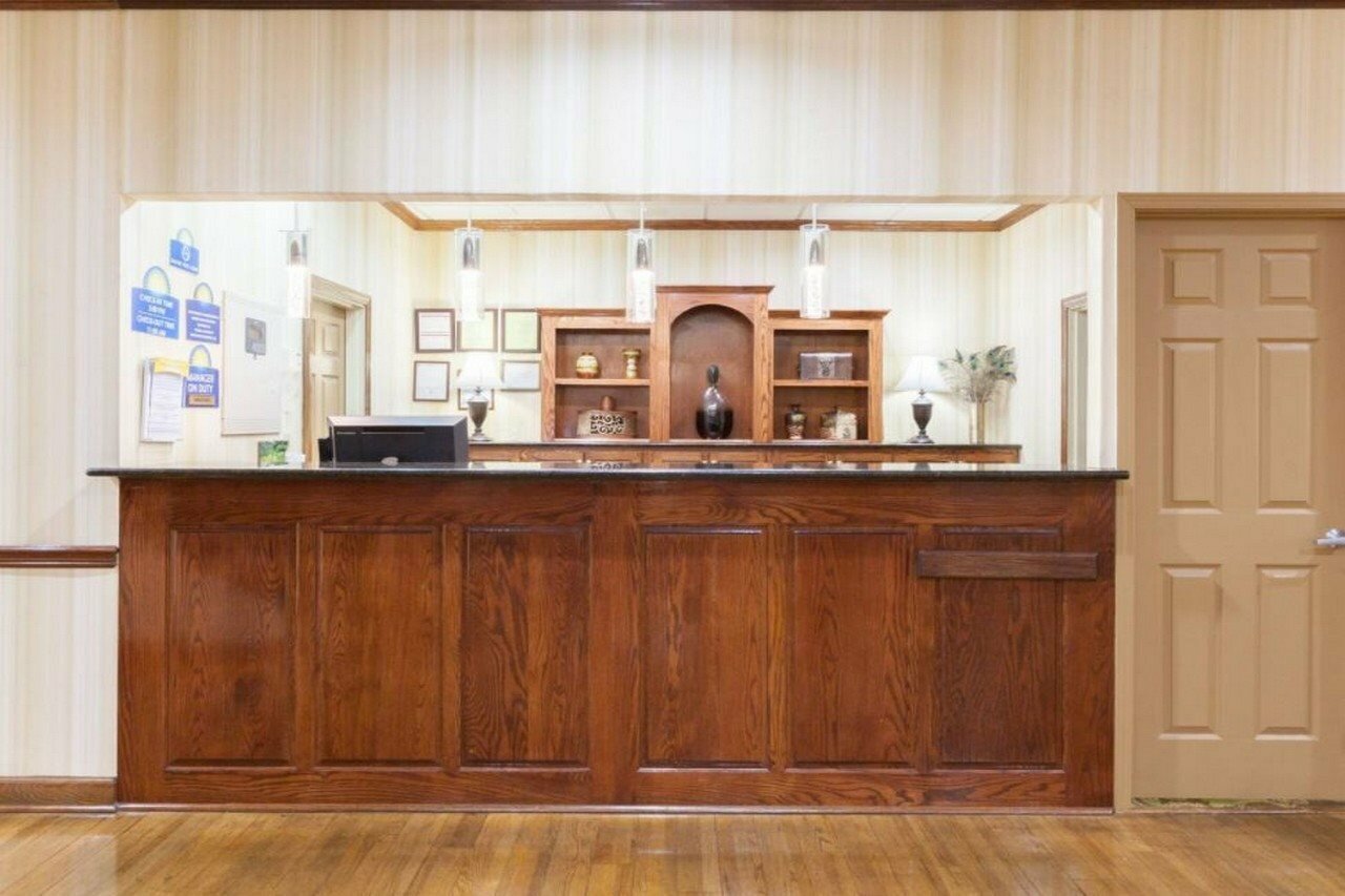 Фото Days Inn & Suites by Wyndham Tucker/Northlake