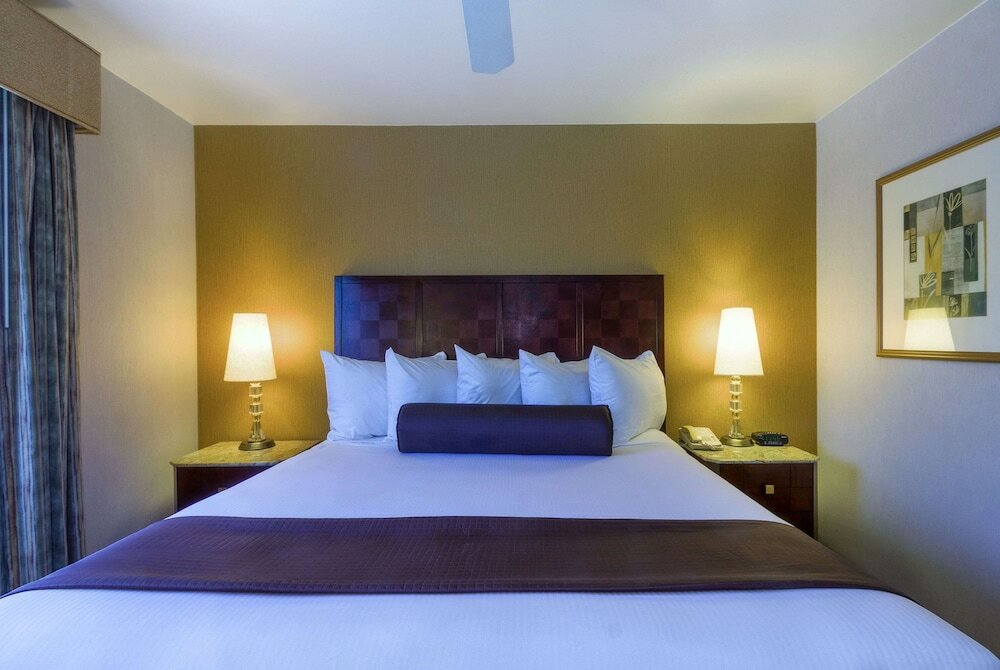 Фото Ramada by Wyndham Costa Mesa/Newport Beach