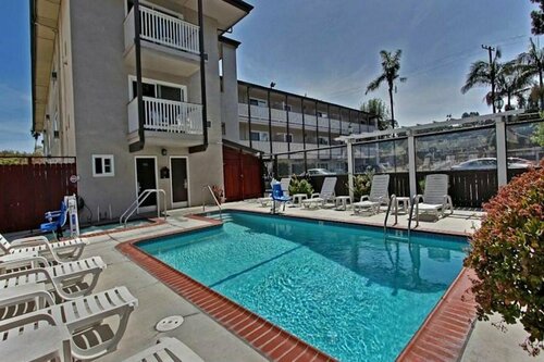 Внешний вид отеля Avania Inn of Santa Barbara в Санта-Барбаре, фото 2