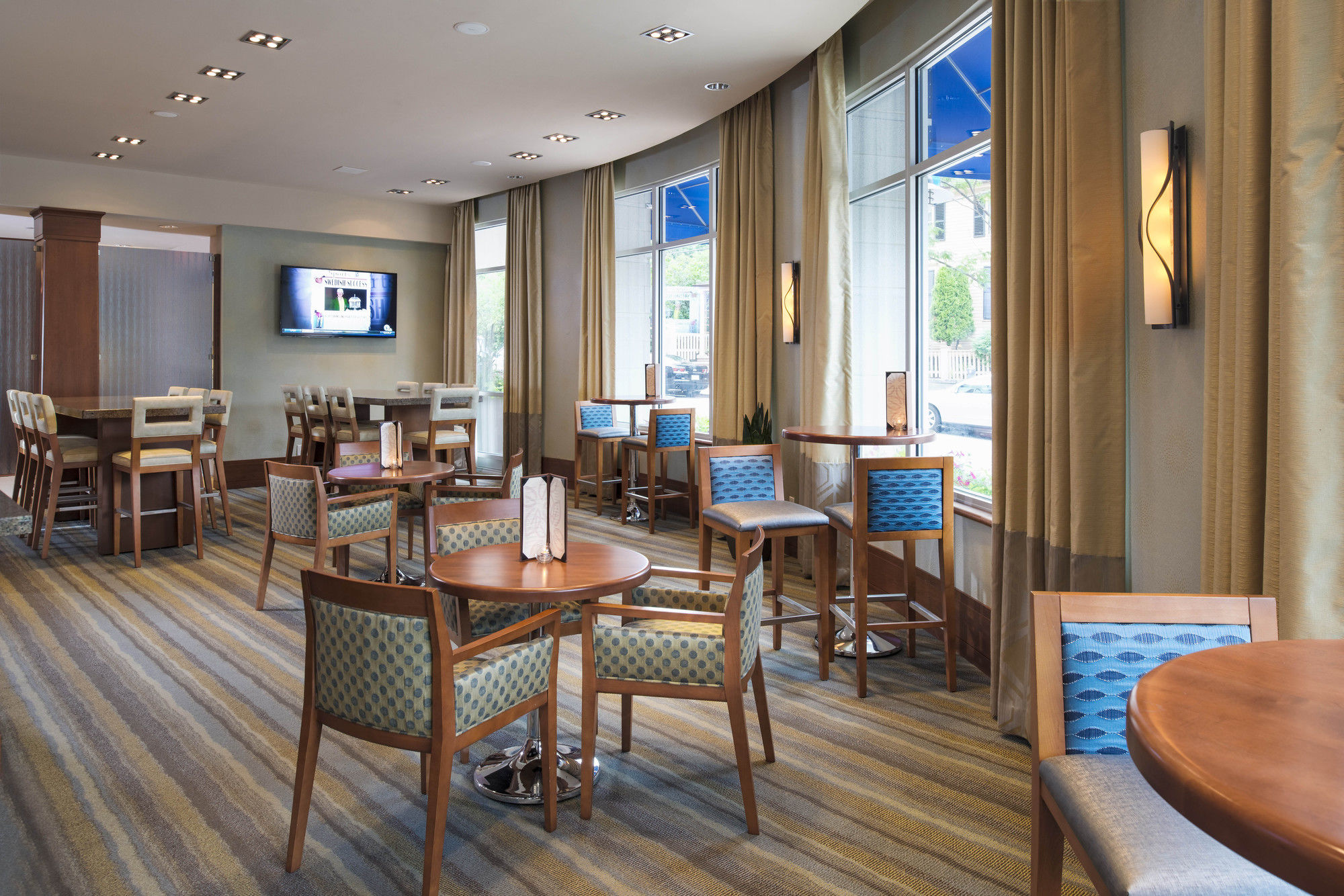 Фото Hilton Garden Inn Portsmouth Downtown