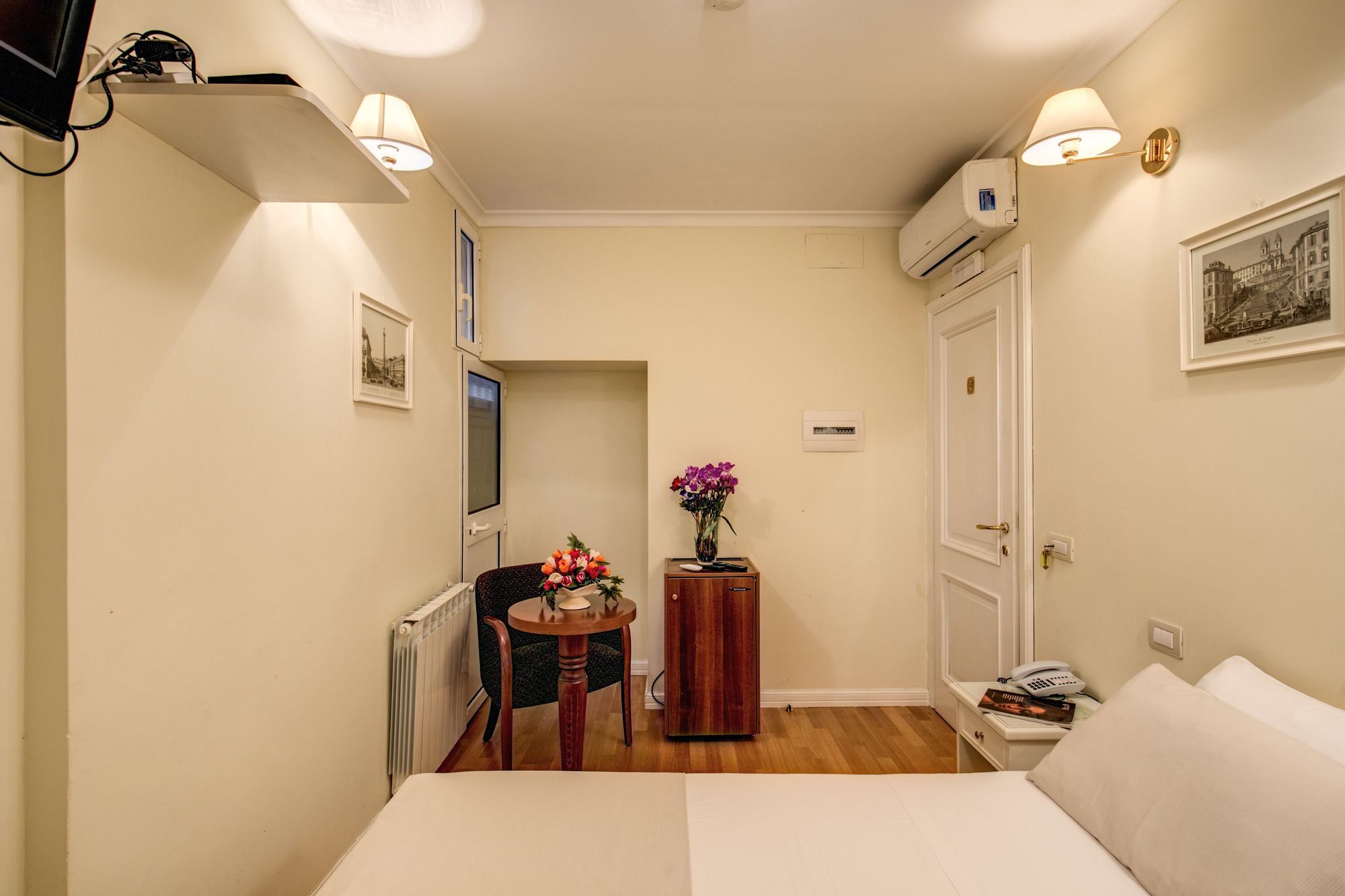 Фото Flann O'Brien Rooms